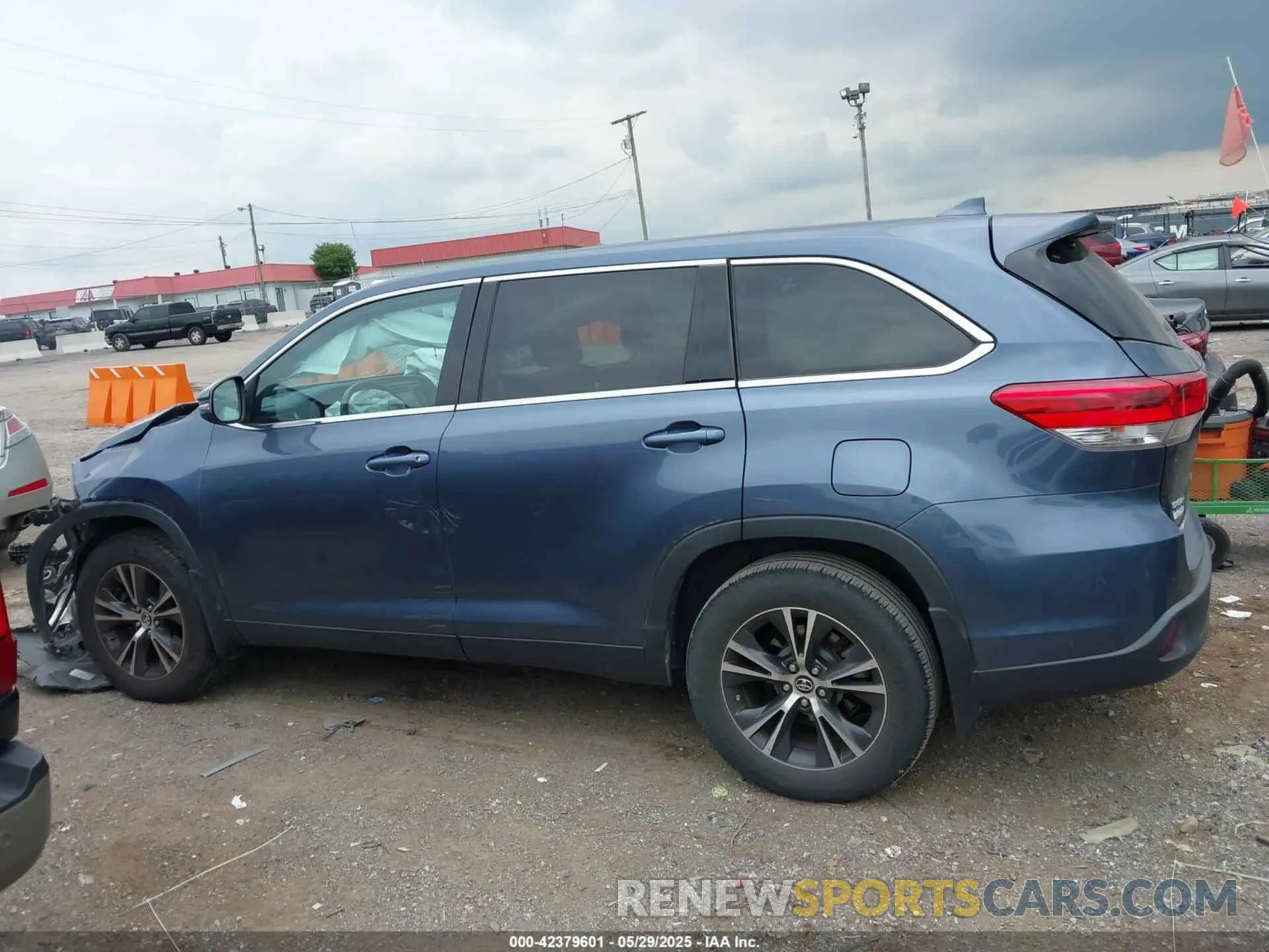 14 fotografías del automóvil dañado 5TDBZRFHXKS964721 TOYOTA HIGHLANDER 2019