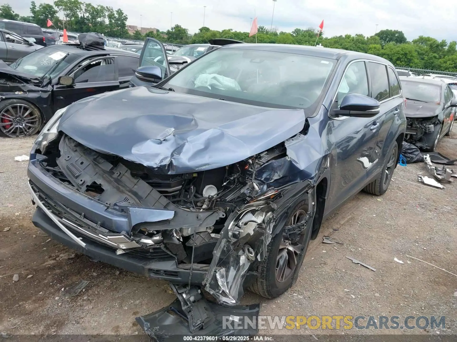 2 fotografías del automóvil dañado 5TDBZRFHXKS964721 TOYOTA HIGHLANDER 2019