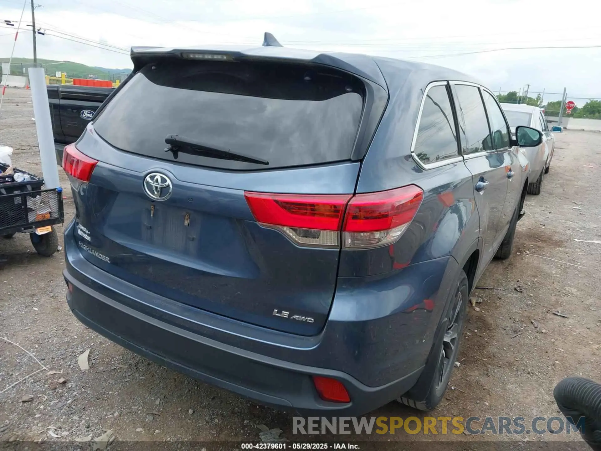 4 fotografías del automóvil dañado 5TDBZRFHXKS964721 TOYOTA HIGHLANDER 2019