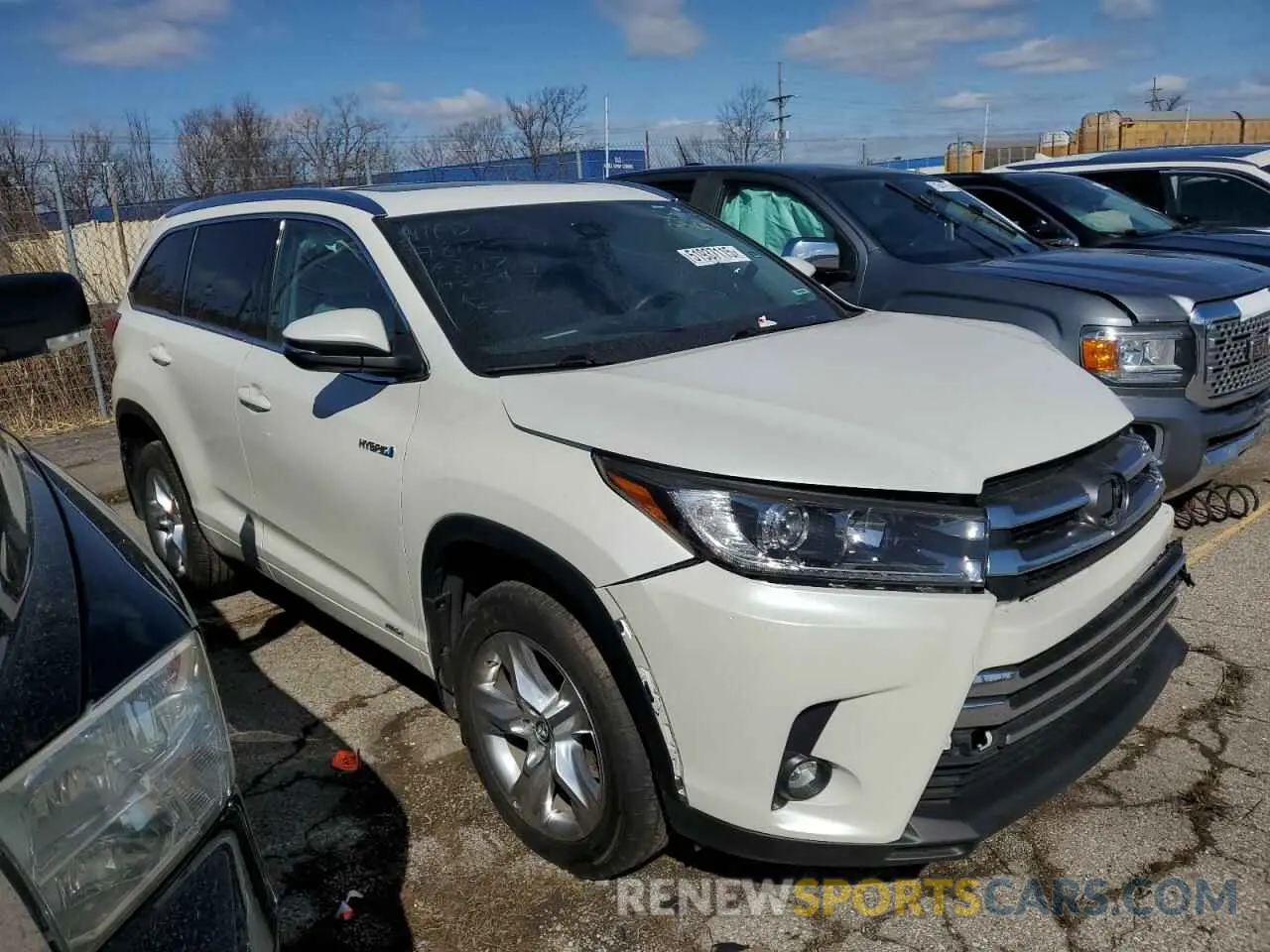 4 fotografías del automóvil dañado 5TDDGRFH0KS053117 TOYOTA HIGHLANDER 2019