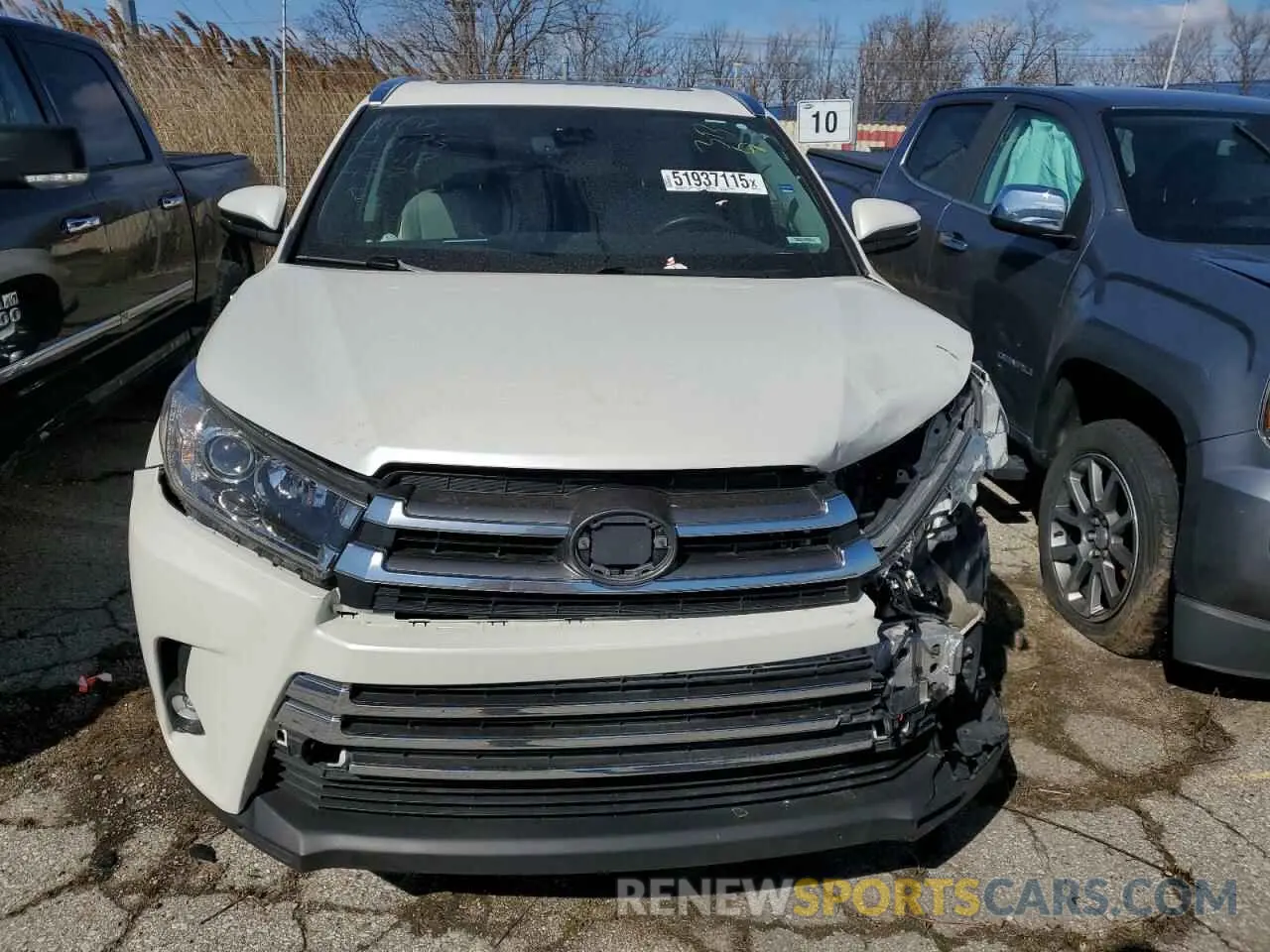 5 fotografías del automóvil dañado 5TDDGRFH0KS053117 TOYOTA HIGHLANDER 2019
