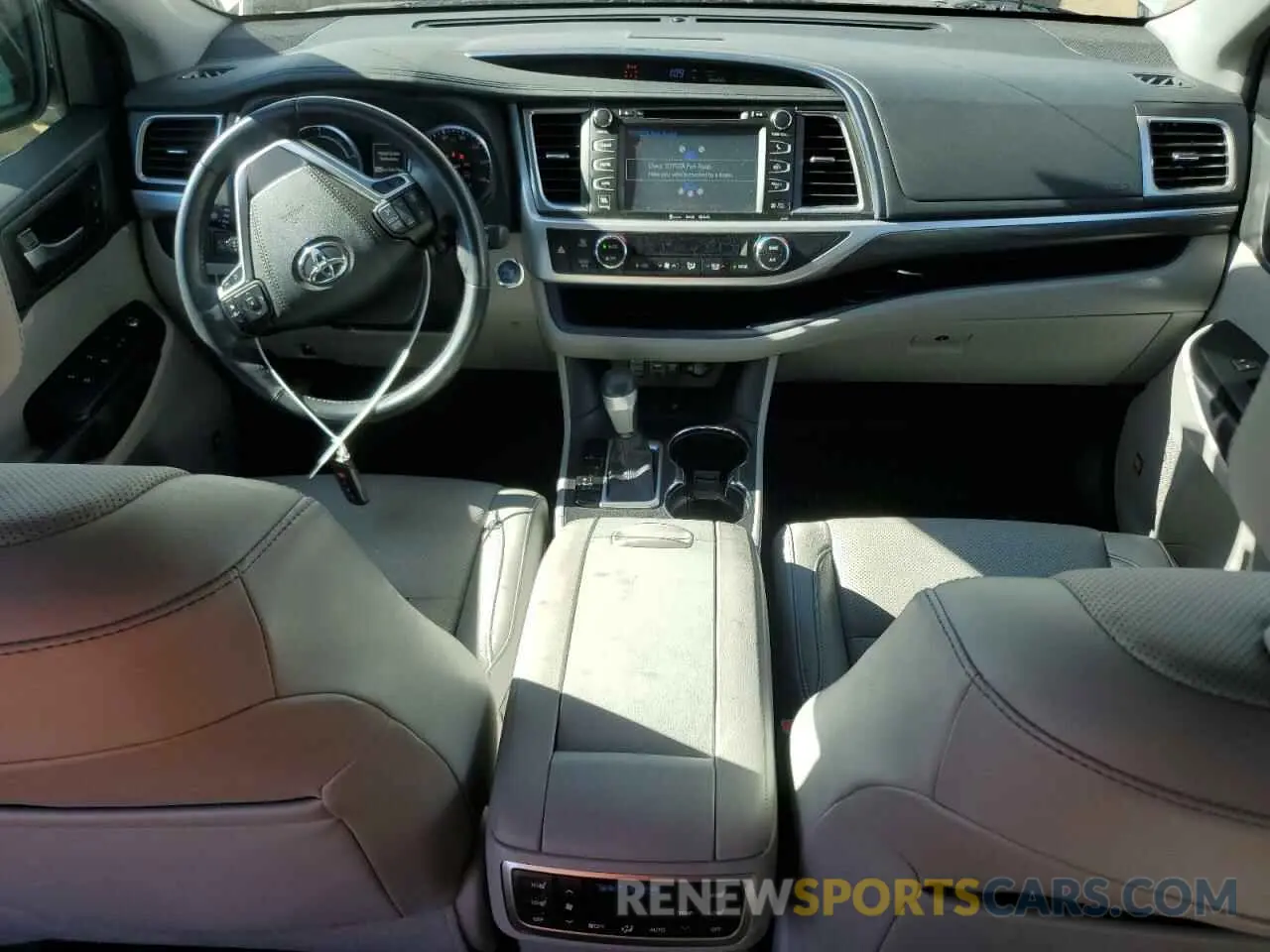 8 fotografías del automóvil dañado 5TDDGRFH5KS064288 TOYOTA HIGHLANDER 2019