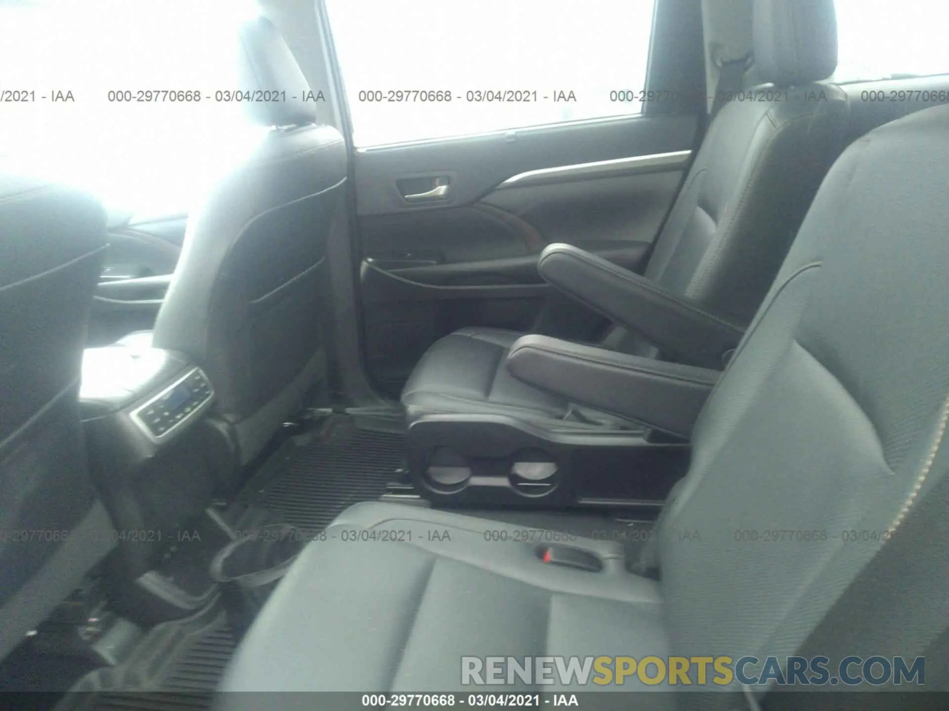 8 fotografías del automóvil dañado 5TDDGRFH6KS062565 TOYOTA HIGHLANDER 2019