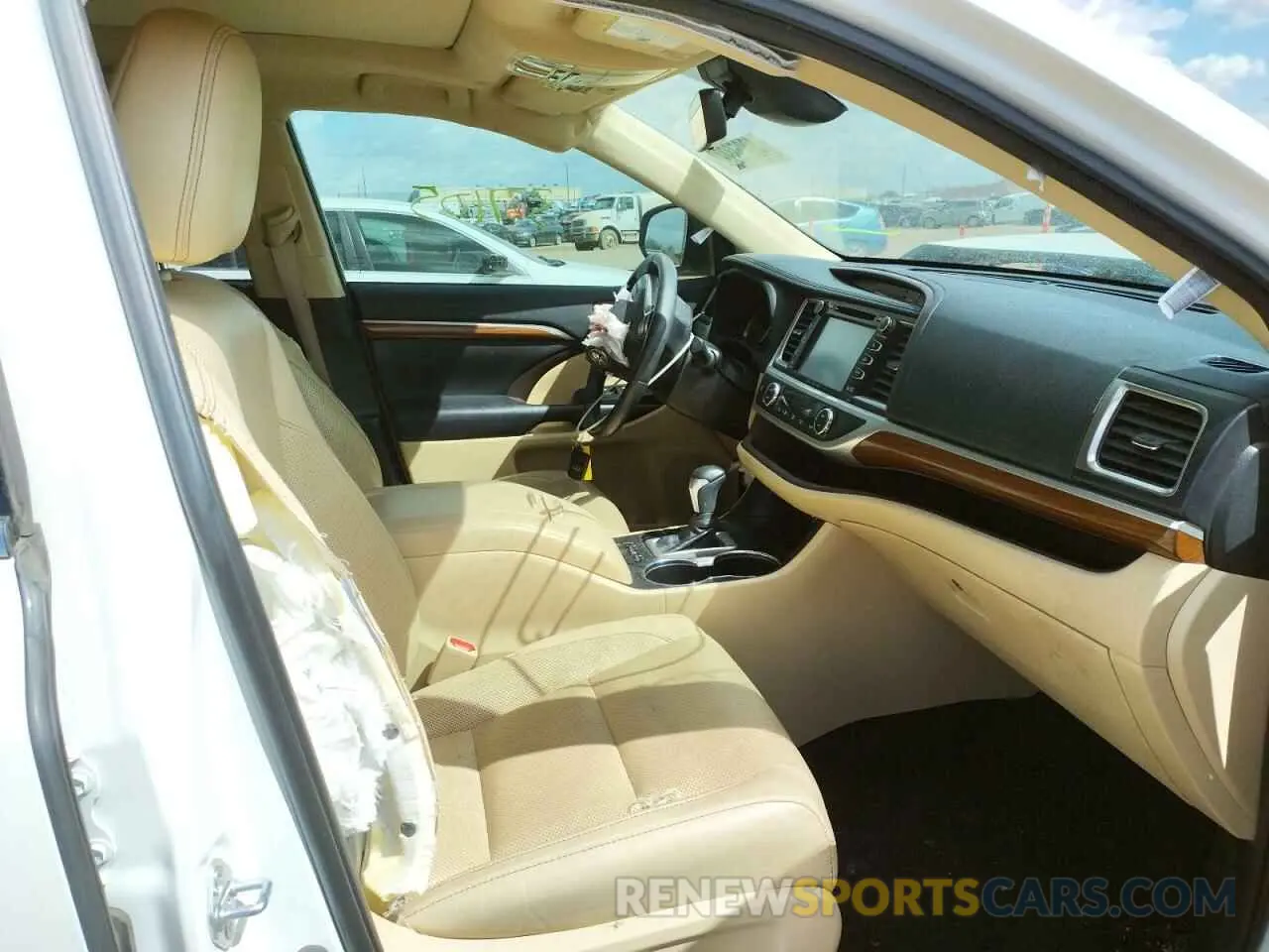 5 fotografías del automóvil dañado 5TDDGRFH6KS072786 TOYOTA HIGHLANDER 2019