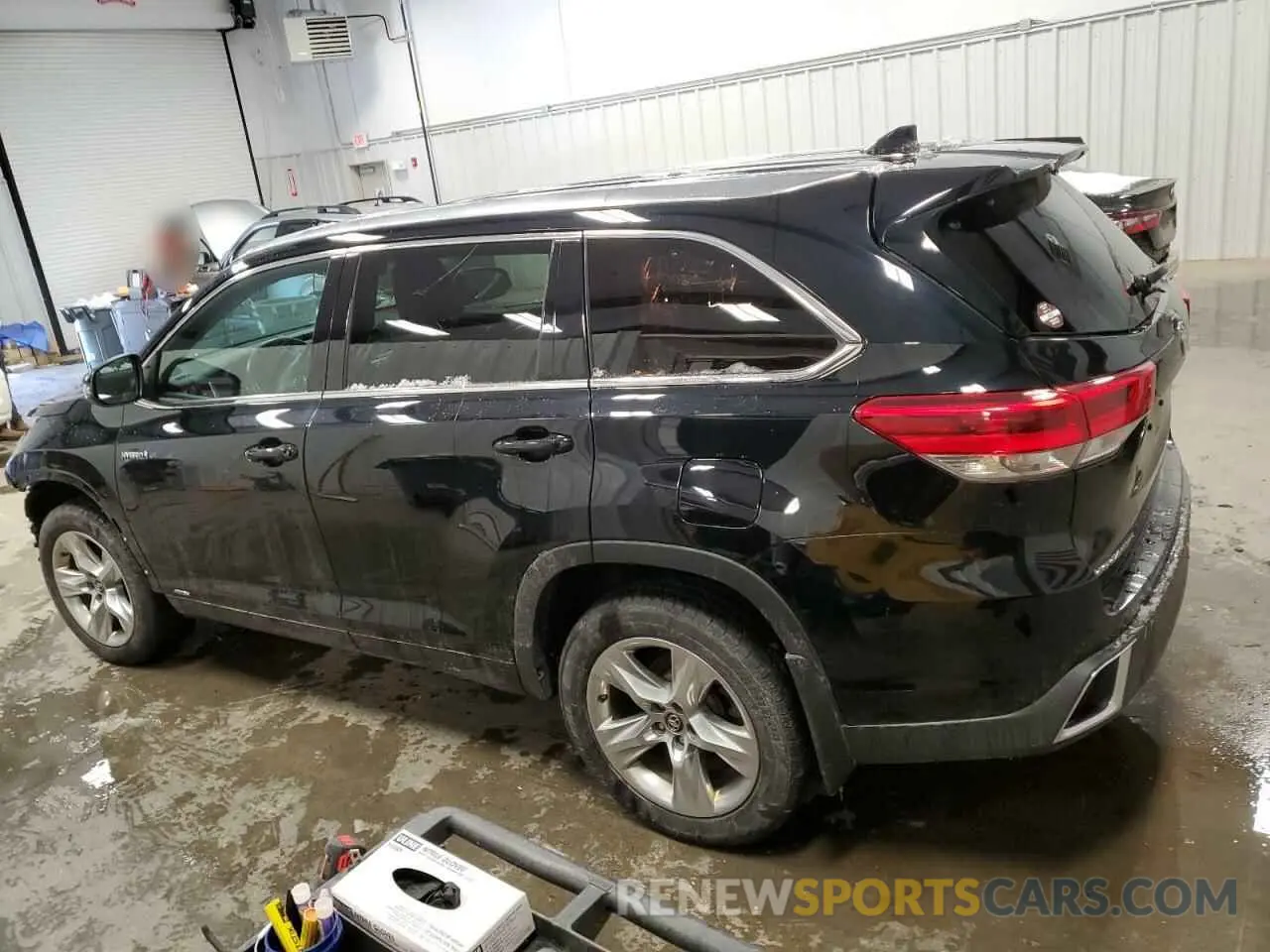 2 fotografías del automóvil dañado 5TDDGRFH7KS053812 TOYOTA HIGHLANDER 2019