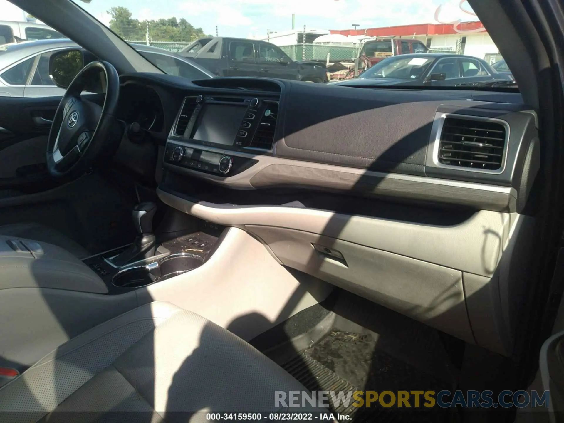 5 fotografías del automóvil dañado 5TDDGRFH7KS069704 TOYOTA HIGHLANDER 2019