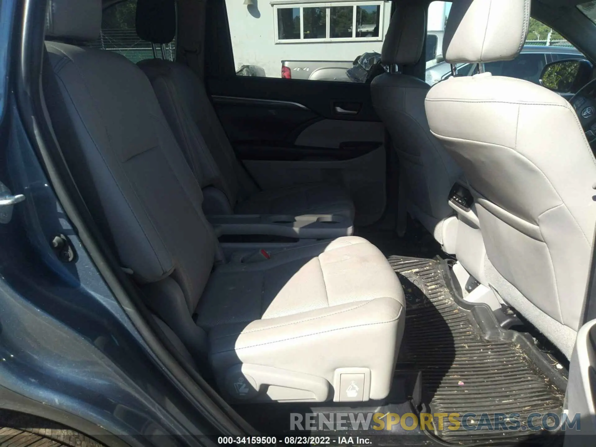 8 fotografías del automóvil dañado 5TDDGRFH7KS069704 TOYOTA HIGHLANDER 2019