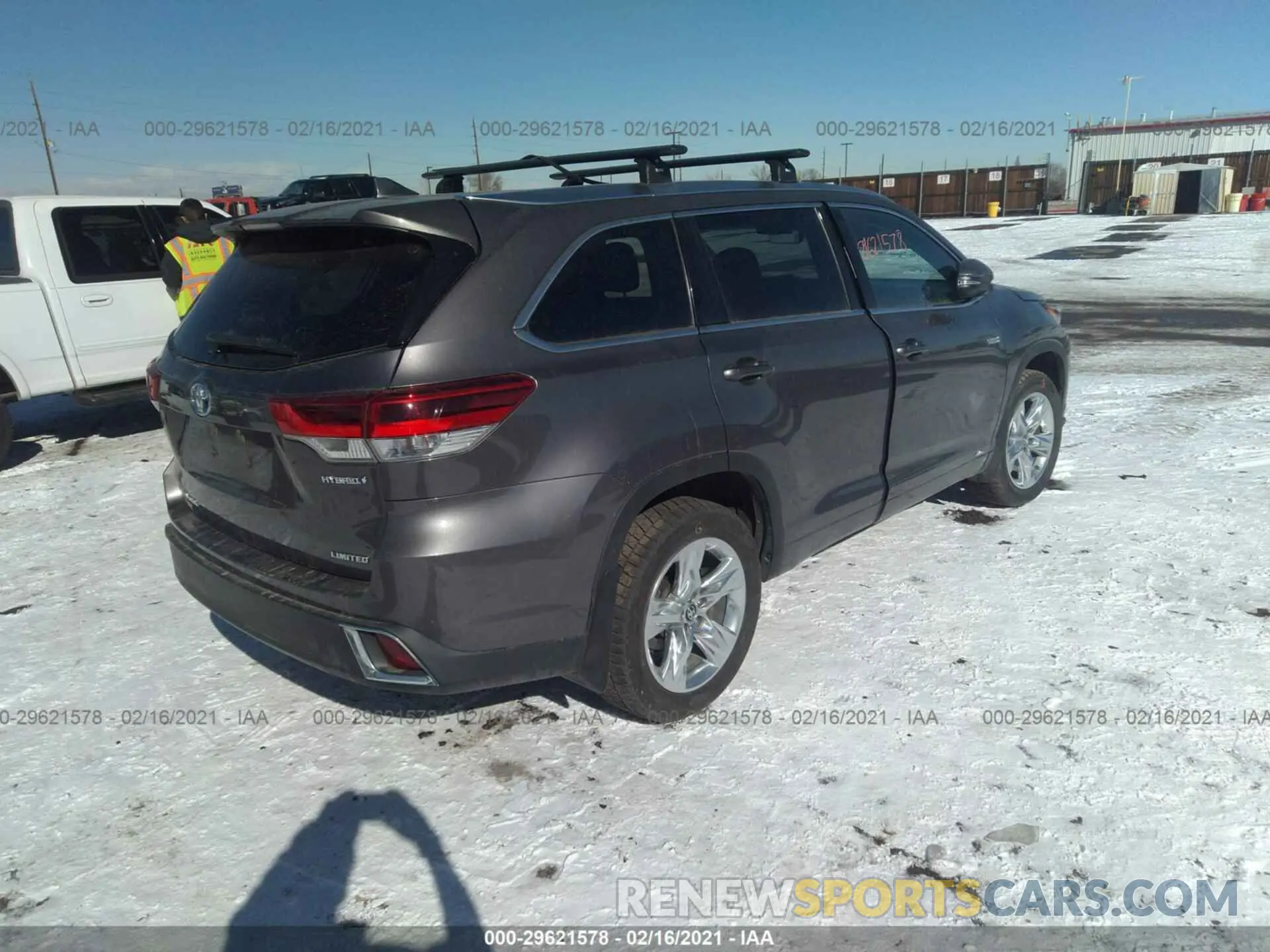 4 fotografías del automóvil dañado 5TDDGRFH9KS053942 TOYOTA HIGHLANDER 2019