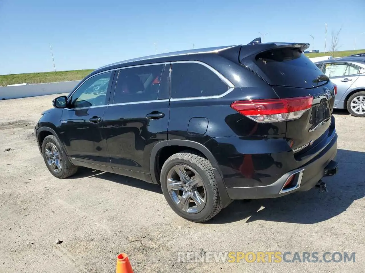2 fotografías del automóvil dañado 5TDDGRFHXKS062049 TOYOTA HIGHLANDER 2019
