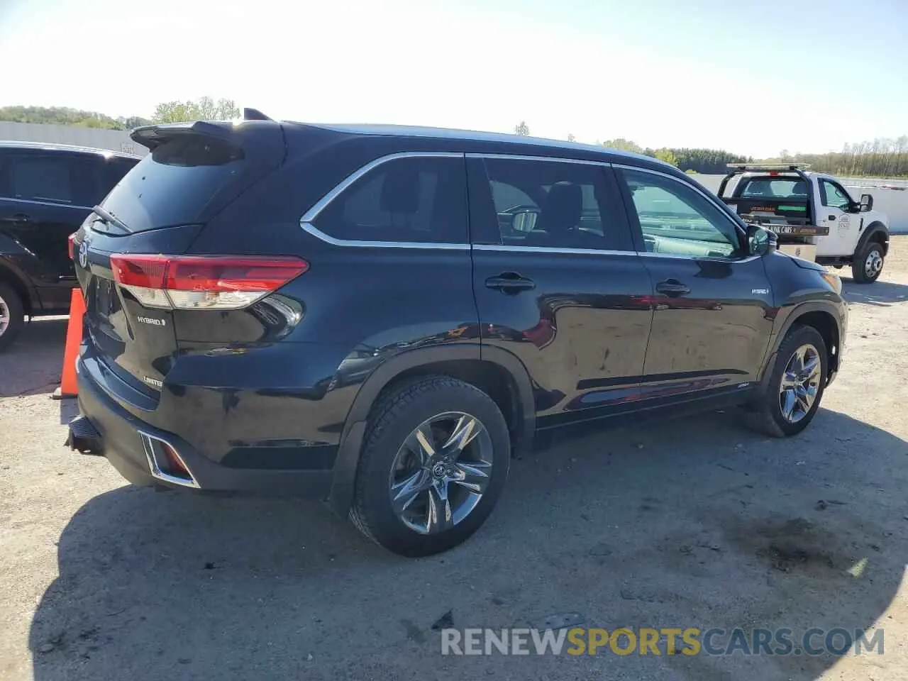 3 fotografías del automóvil dañado 5TDDGRFHXKS062049 TOYOTA HIGHLANDER 2019