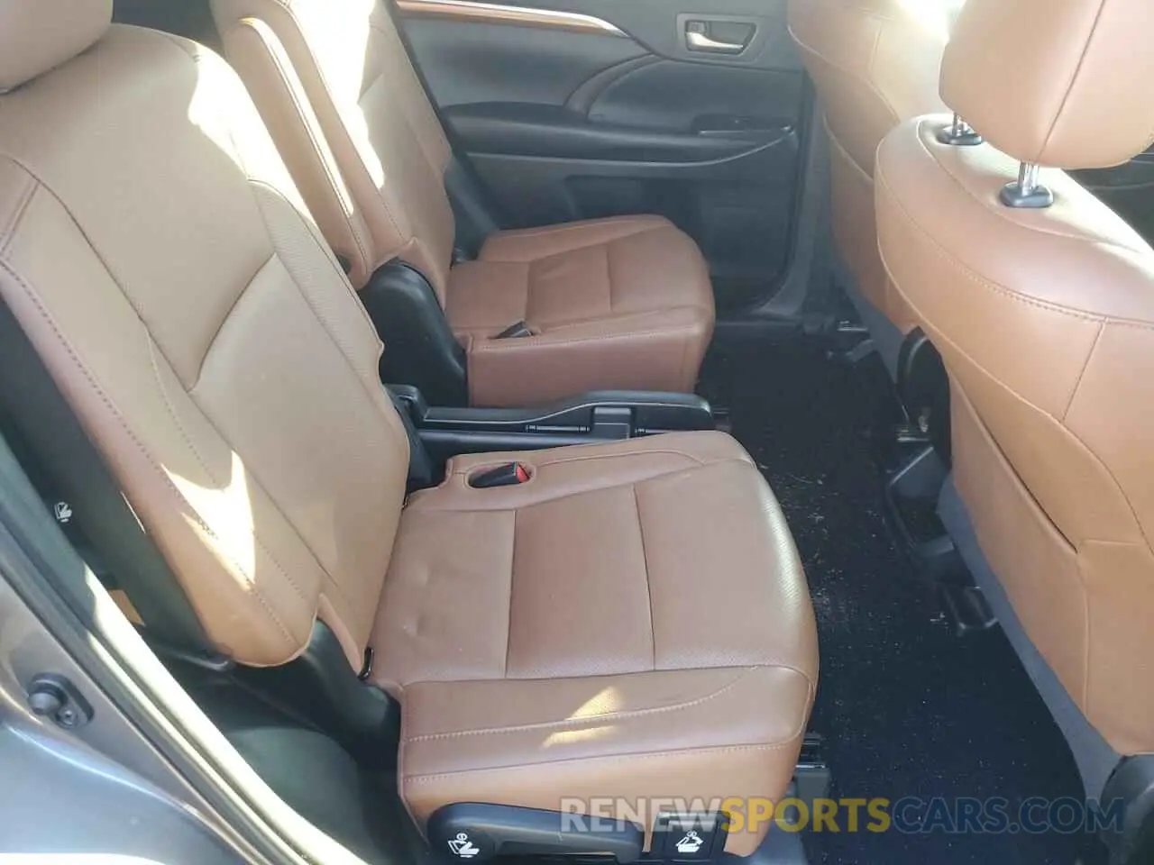 11 fotografías del automóvil dañado 5TDDZRFH0KS703283 TOYOTA HIGHLANDER 2019