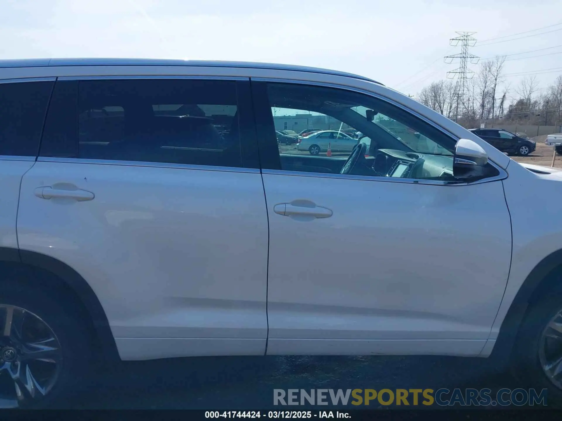 13 fotografías del automóvil dañado 5TDDZRFH0KS945779 TOYOTA HIGHLANDER 2019