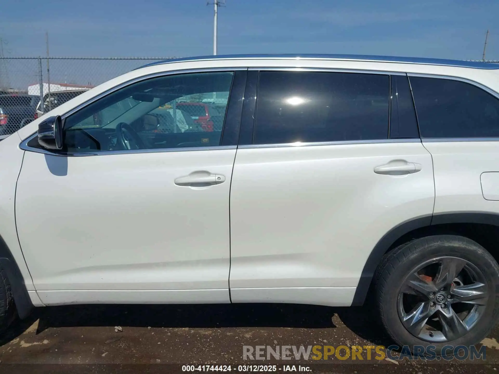 14 fotografías del automóvil dañado 5TDDZRFH0KS945779 TOYOTA HIGHLANDER 2019