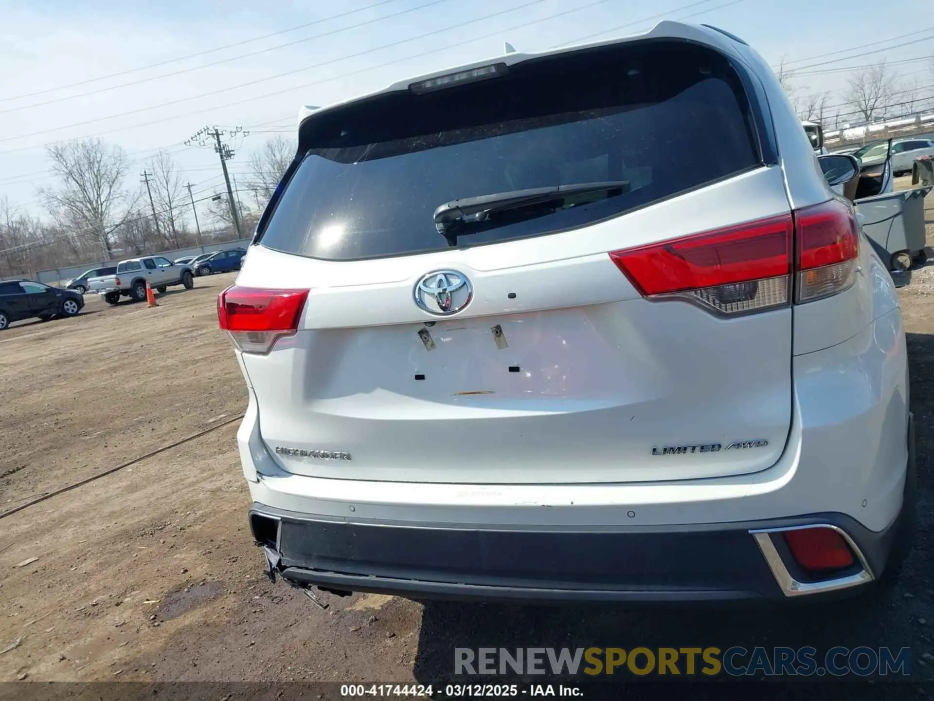 16 fotografías del automóvil dañado 5TDDZRFH0KS945779 TOYOTA HIGHLANDER 2019