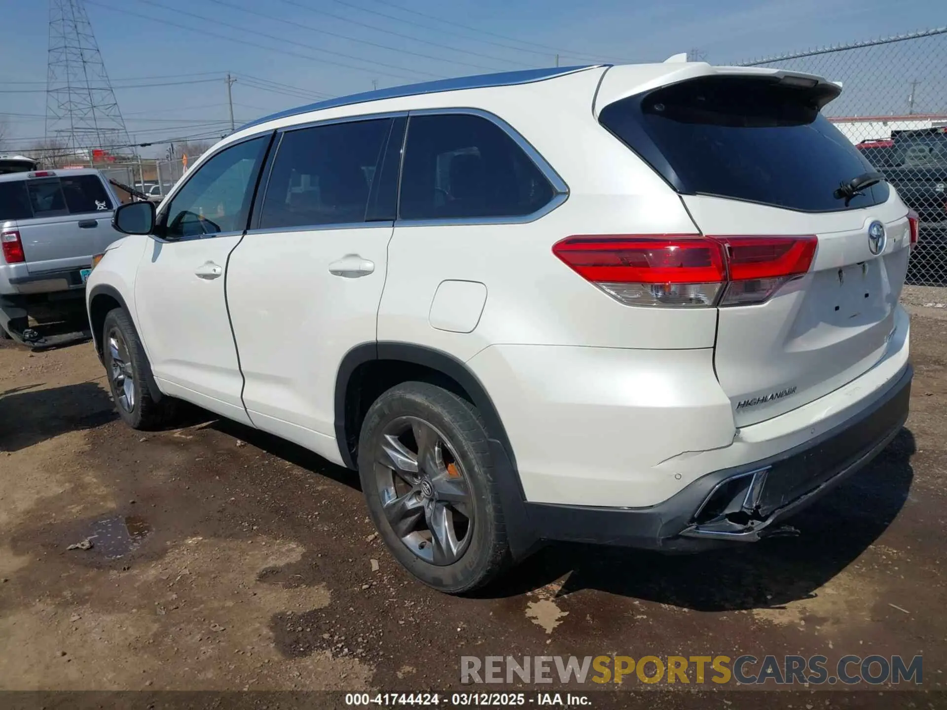3 fotografías del automóvil dañado 5TDDZRFH0KS945779 TOYOTA HIGHLANDER 2019