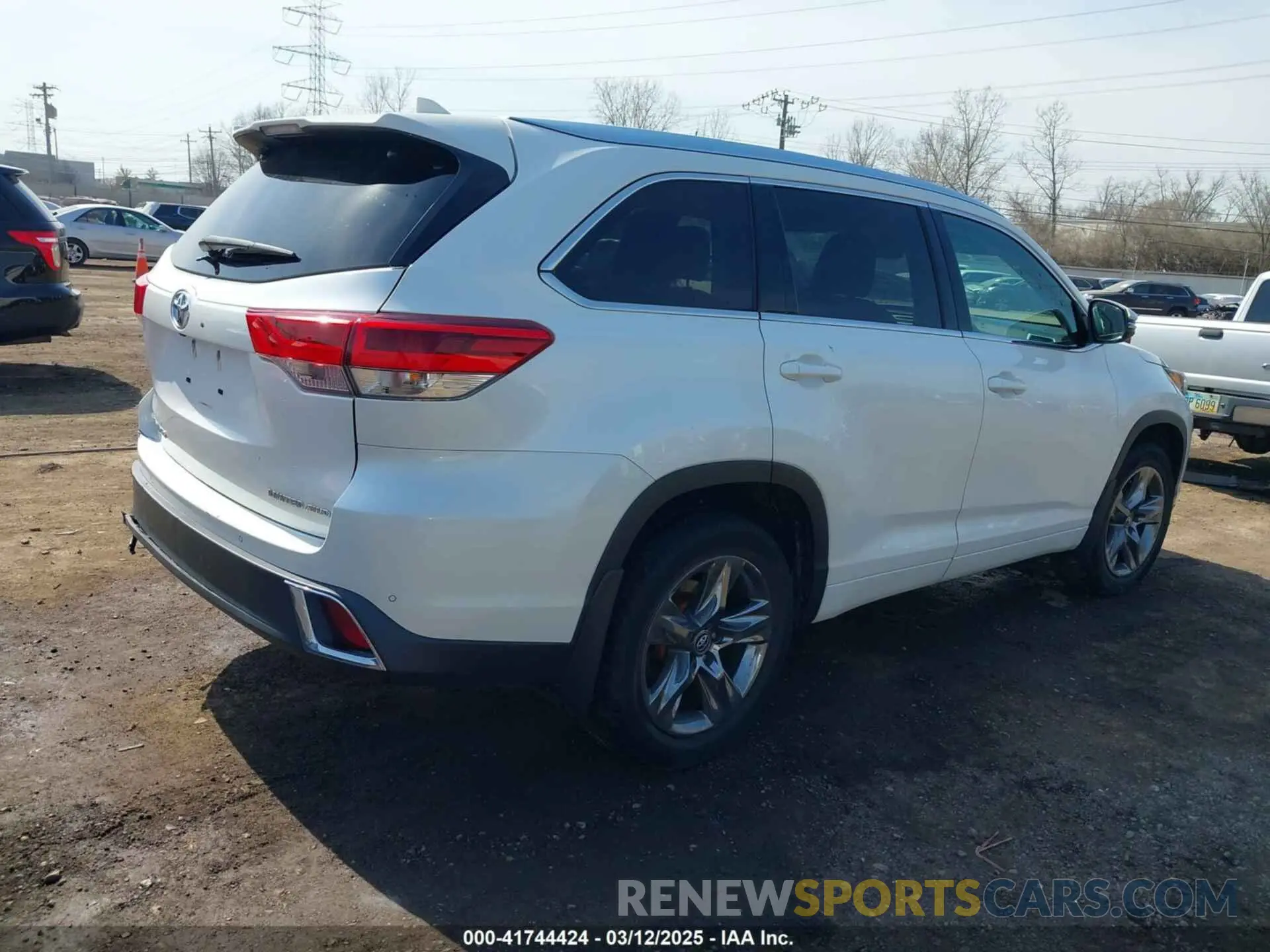 4 fotografías del automóvil dañado 5TDDZRFH0KS945779 TOYOTA HIGHLANDER 2019