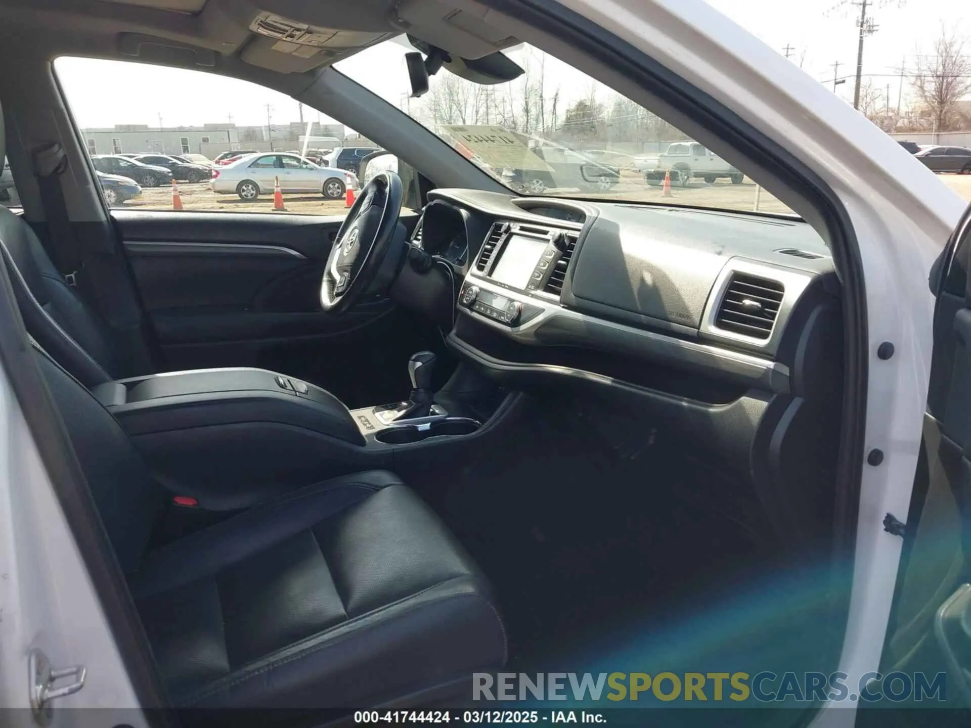 5 fotografías del automóvil dañado 5TDDZRFH0KS945779 TOYOTA HIGHLANDER 2019