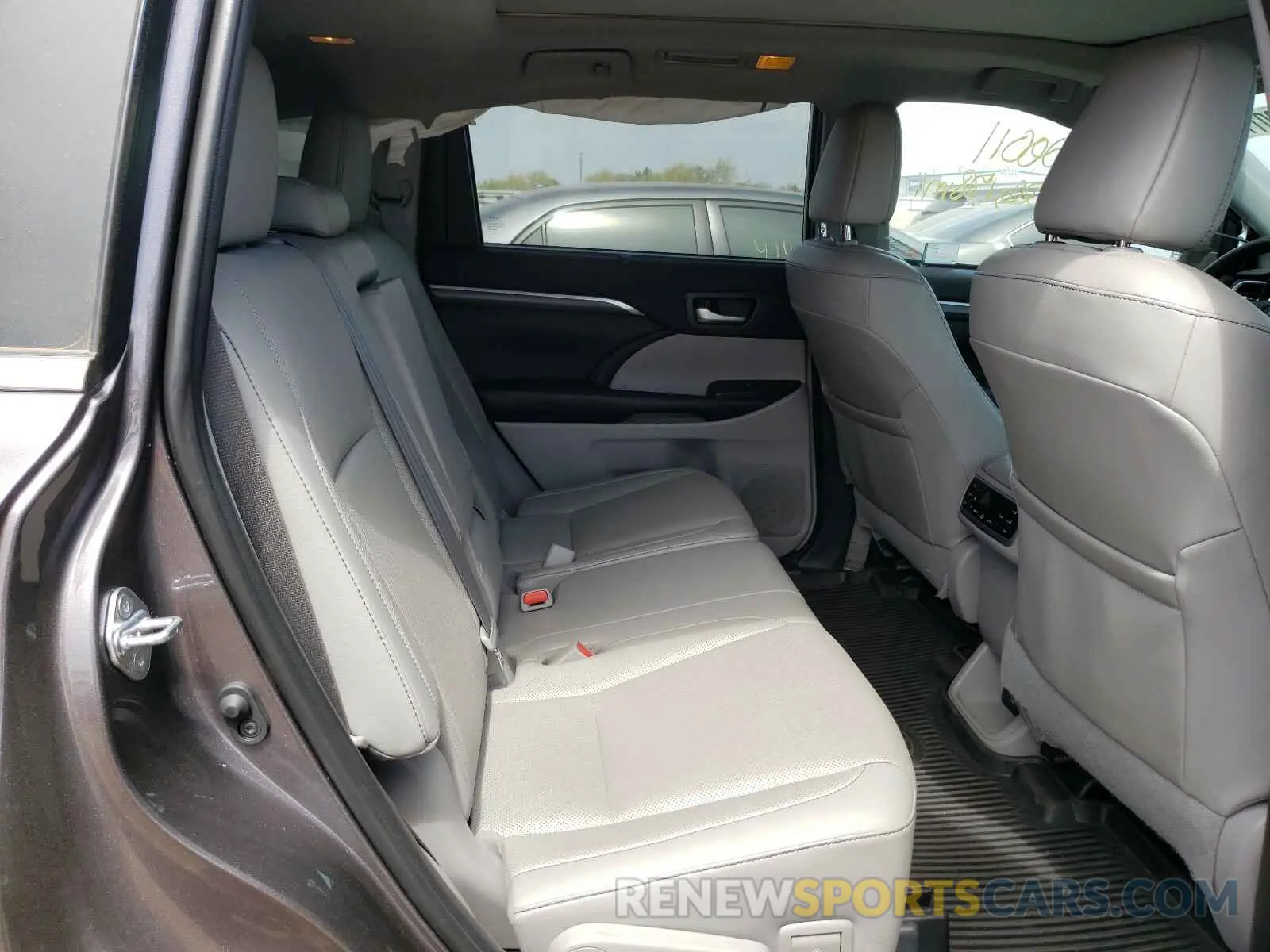 6 fotografías del automóvil dañado 5TDDZRFH0KS950139 TOYOTA HIGHLANDER 2019