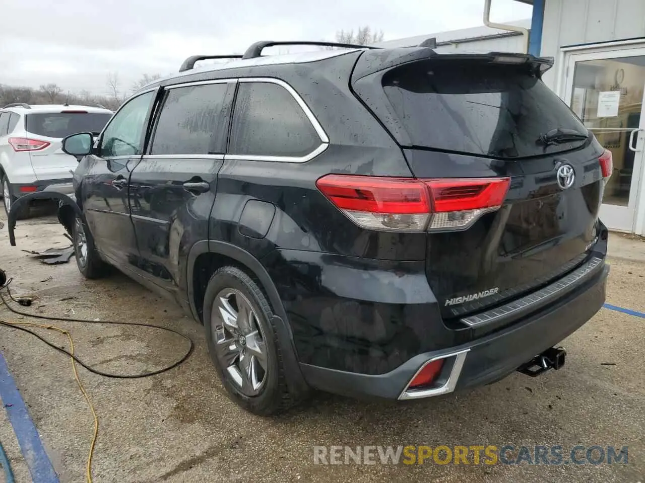 2 fotografías del automóvil dañado 5TDDZRFH0KS954644 TOYOTA HIGHLANDER 2019