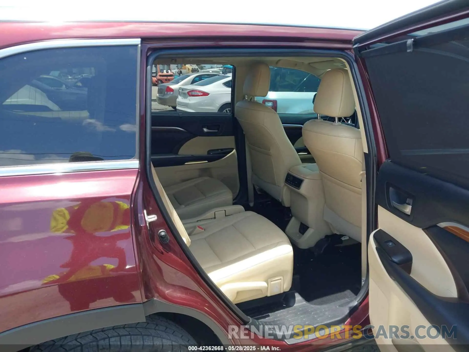 8 fotografías del automóvil dañado 5TDDZRFH0KS972092 TOYOTA HIGHLANDER 2019