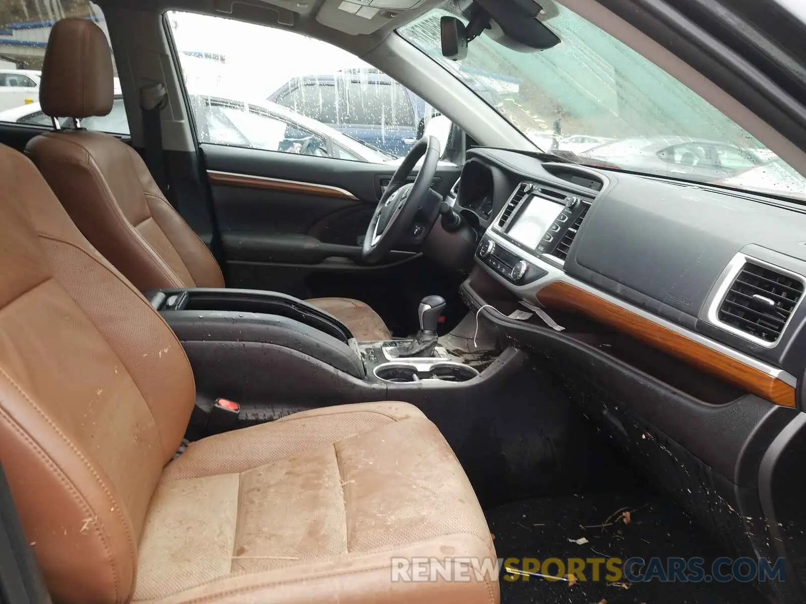 5 fotografías del automóvil dañado 5TDDZRFH0KS978569 TOYOTA HIGHLANDER 2019