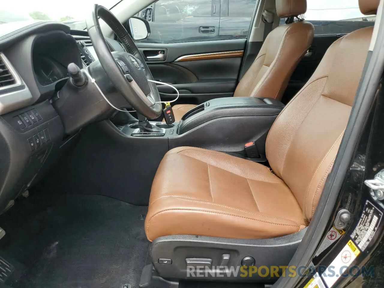 7 fotografías del automóvil dañado 5TDDZRFH1KS701297 TOYOTA HIGHLANDER 2019