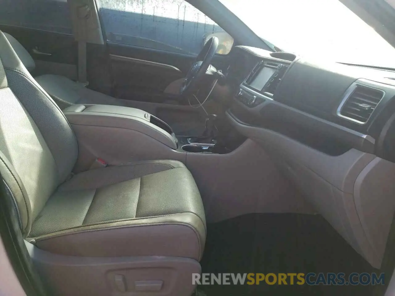 5 fotografías del automóvil dañado 5TDDZRFH1KS735319 TOYOTA HIGHLANDER 2019