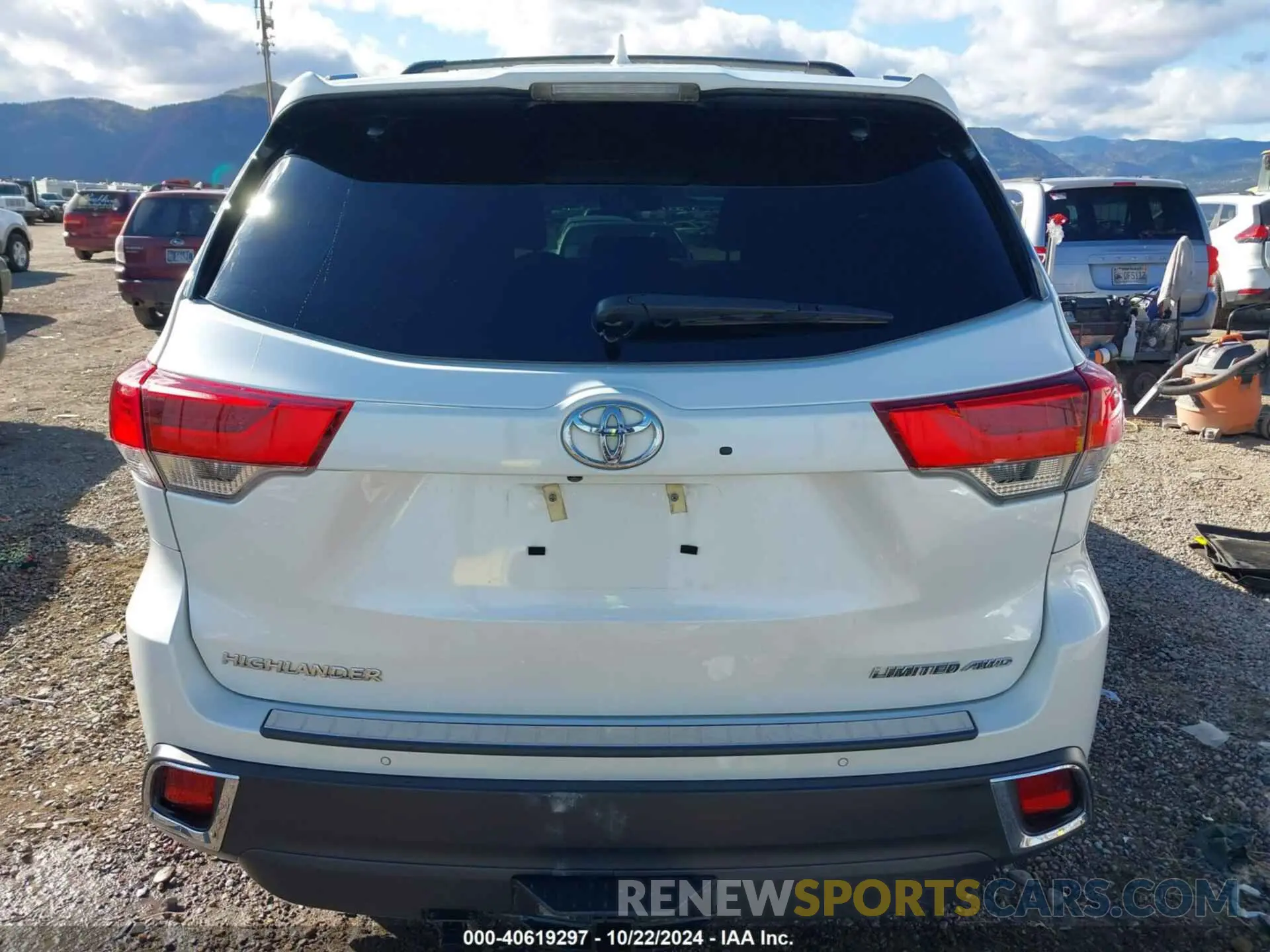 17 fotografías del automóvil dañado 5TDDZRFH1KS745901 TOYOTA HIGHLANDER 2019