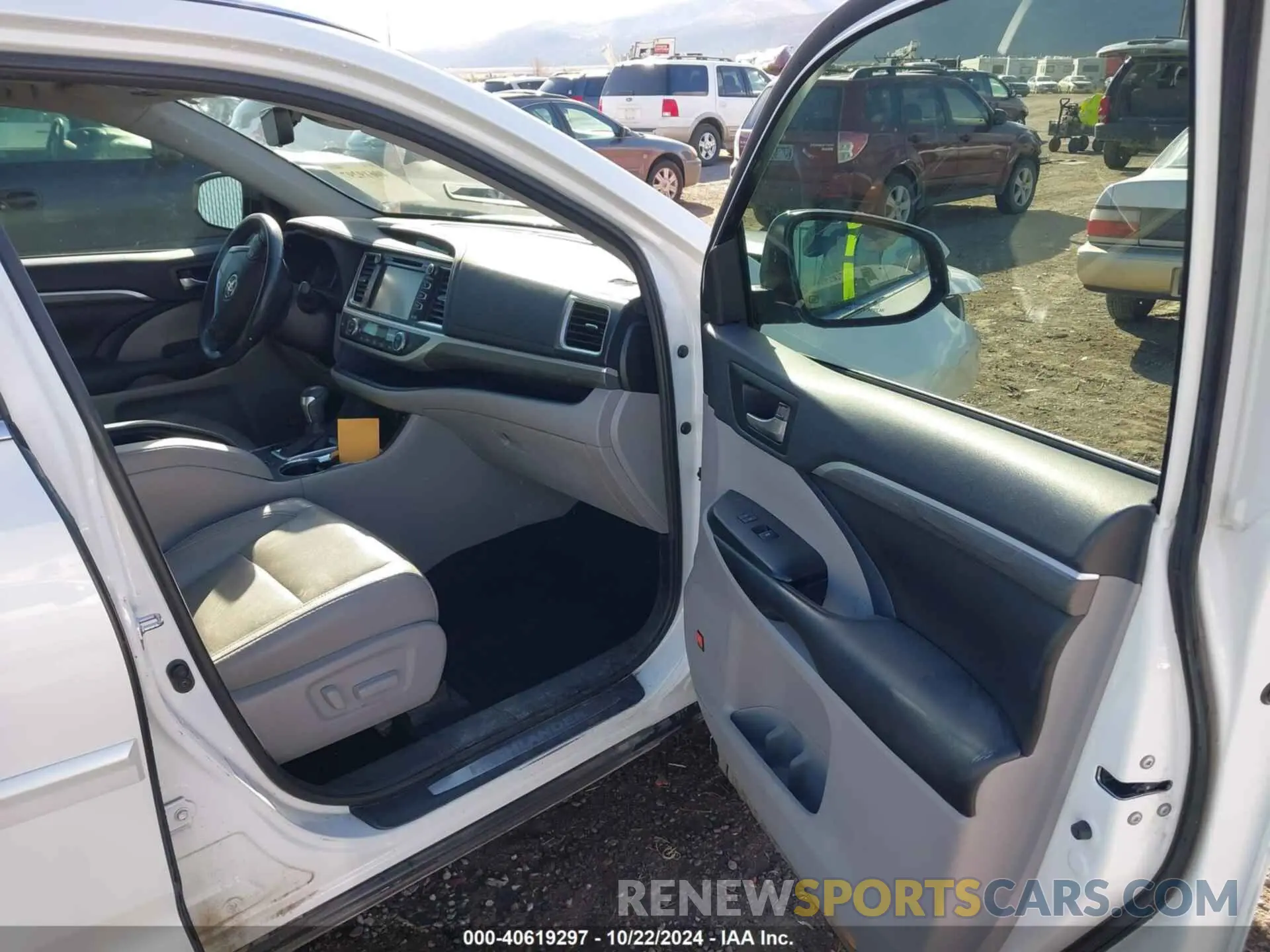 5 fotografías del automóvil dañado 5TDDZRFH1KS745901 TOYOTA HIGHLANDER 2019