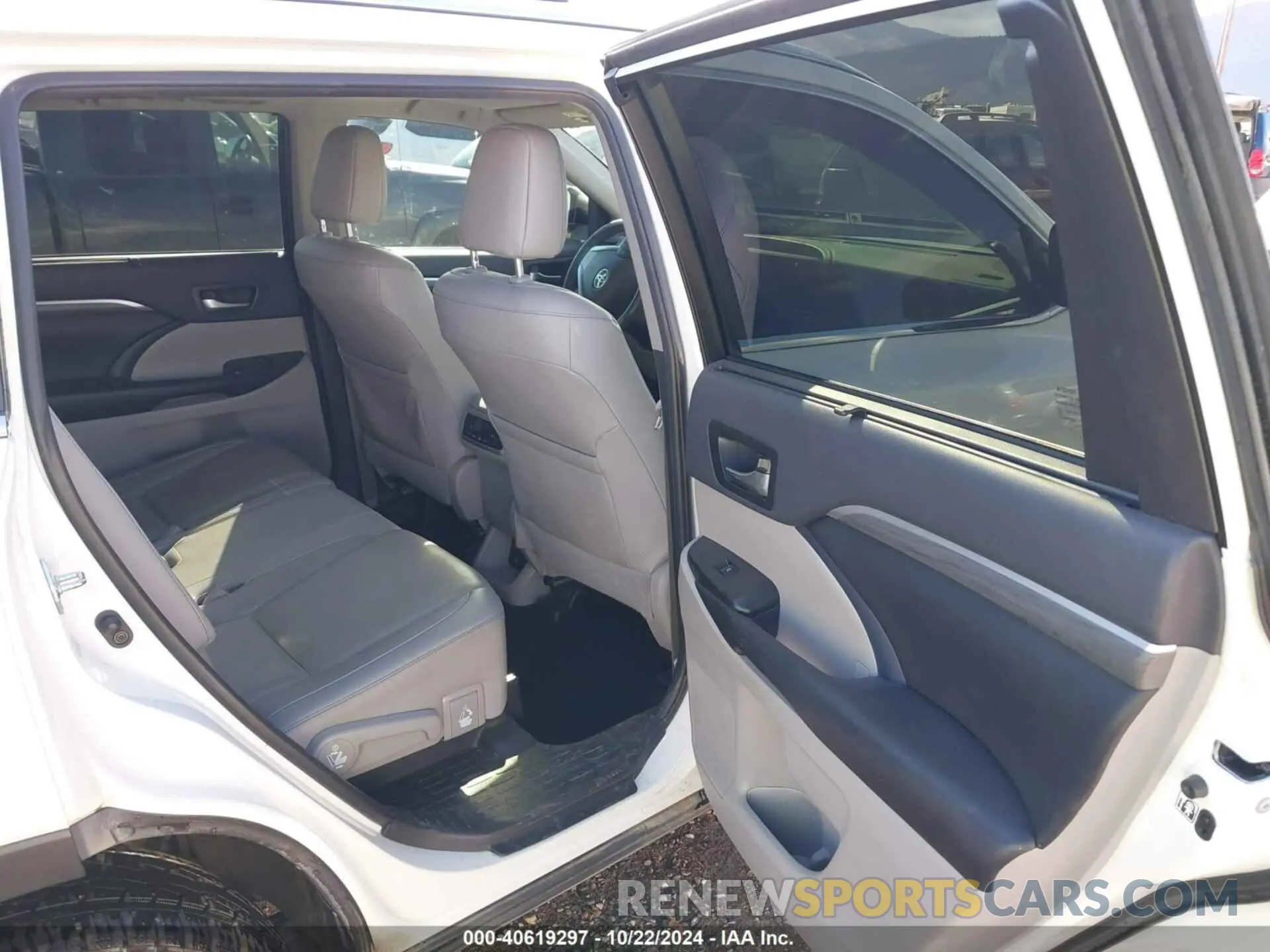 8 fotografías del automóvil dañado 5TDDZRFH1KS745901 TOYOTA HIGHLANDER 2019
