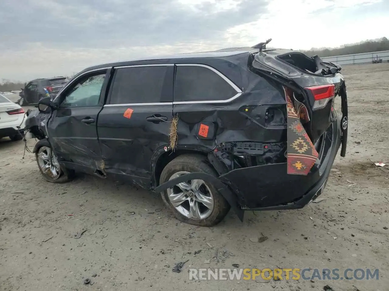 2 fotografías del automóvil dañado 5TDDZRFH1KS747745 TOYOTA HIGHLANDER 2019