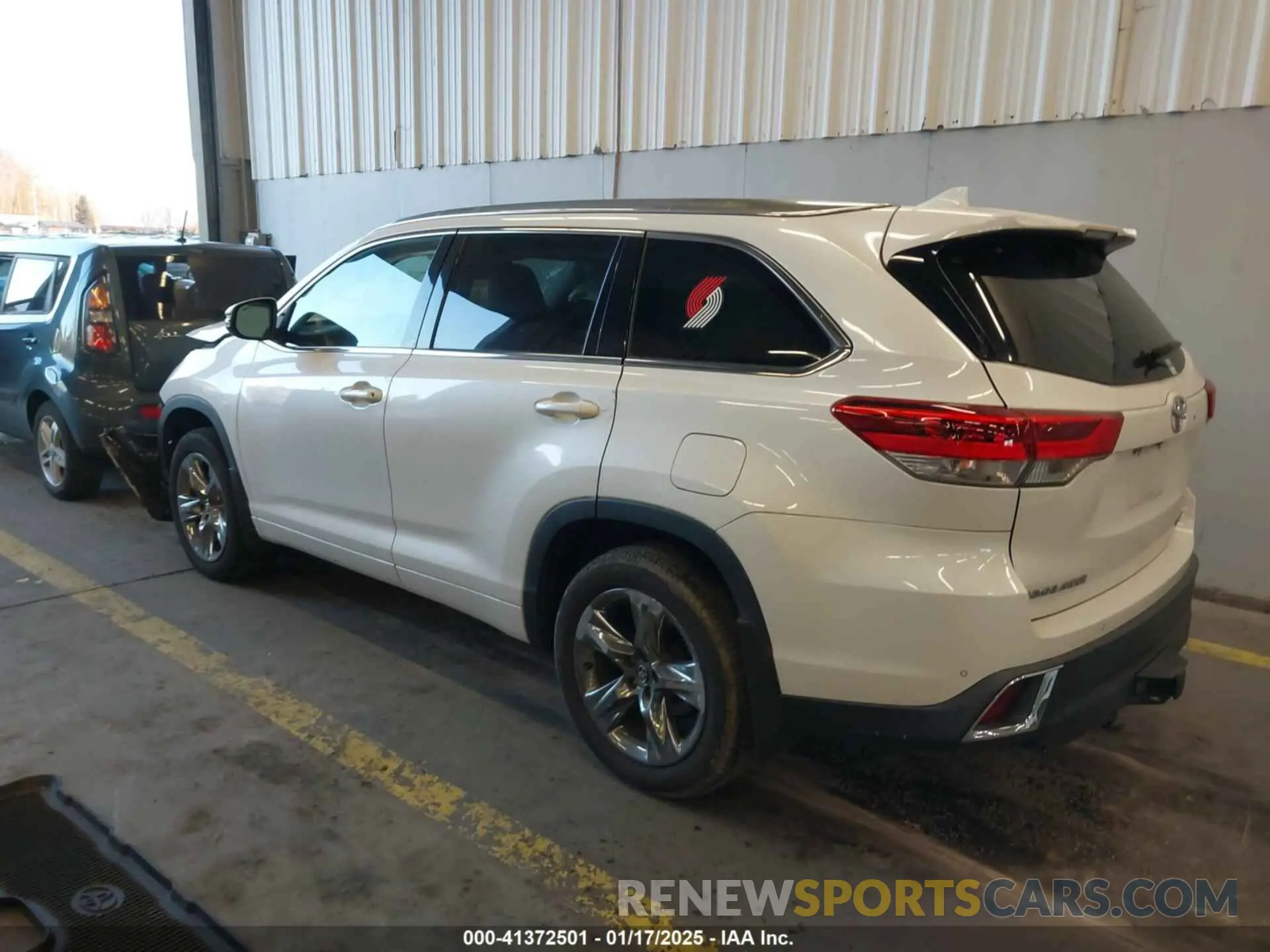 3 fotografías del automóvil dañado 5TDDZRFH1KS957973 TOYOTA HIGHLANDER 2019