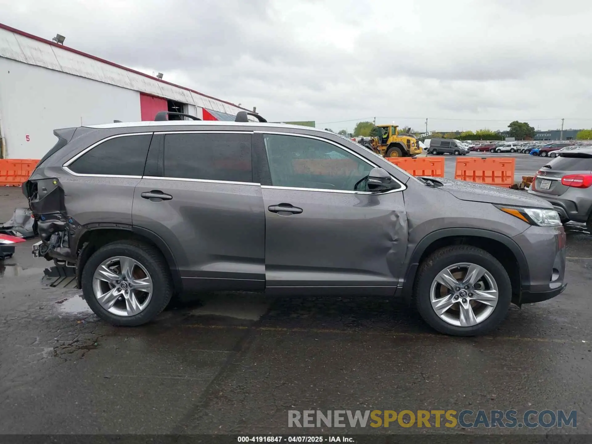 14 fotografías del automóvil dañado 5TDDZRFH2KS969307 TOYOTA HIGHLANDER 2019