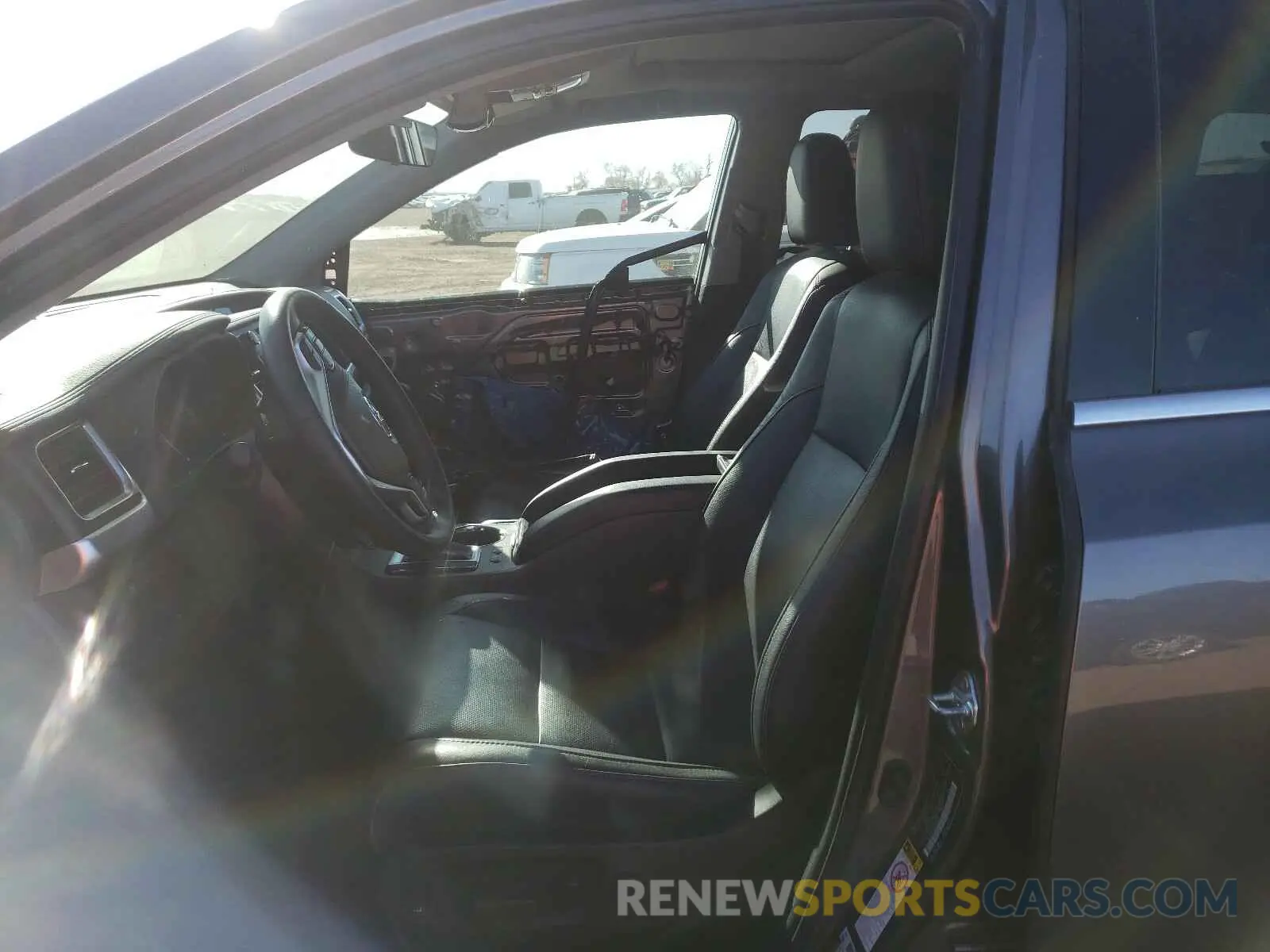 5 fotografías del automóvil dañado 5TDDZRFH3KS998007 TOYOTA HIGHLANDER 2019