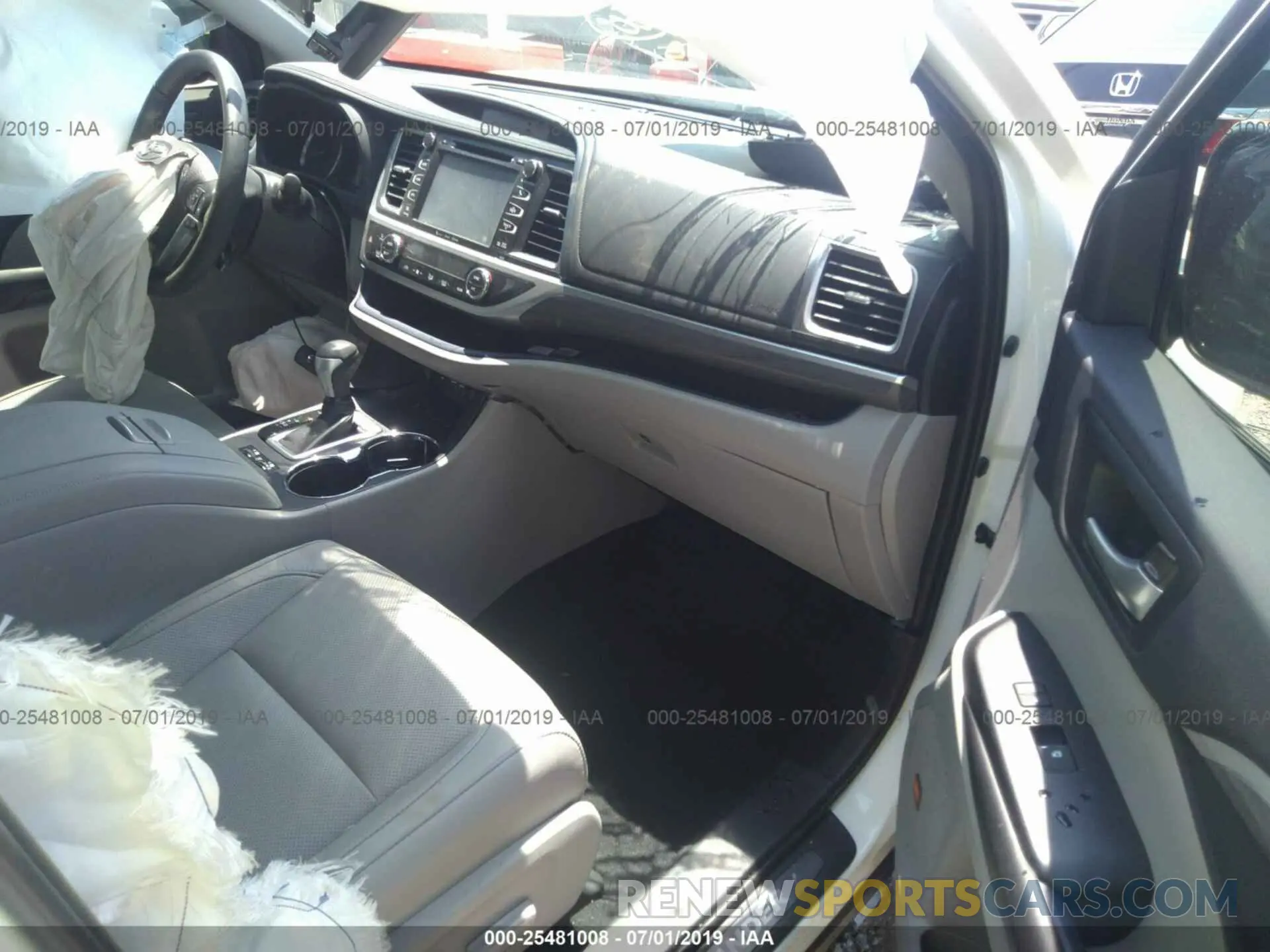 5 fotografías del automóvil dañado 5TDDZRFH4KS924725 TOYOTA HIGHLANDER 2019