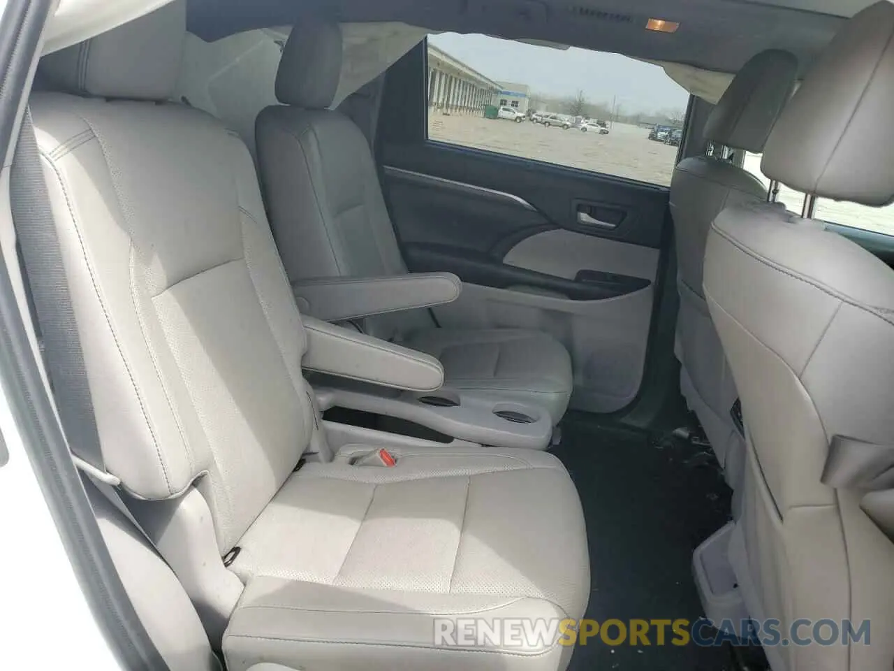 11 fotografías del automóvil dañado 5TDDZRFH4KS951181 TOYOTA HIGHLANDER 2019