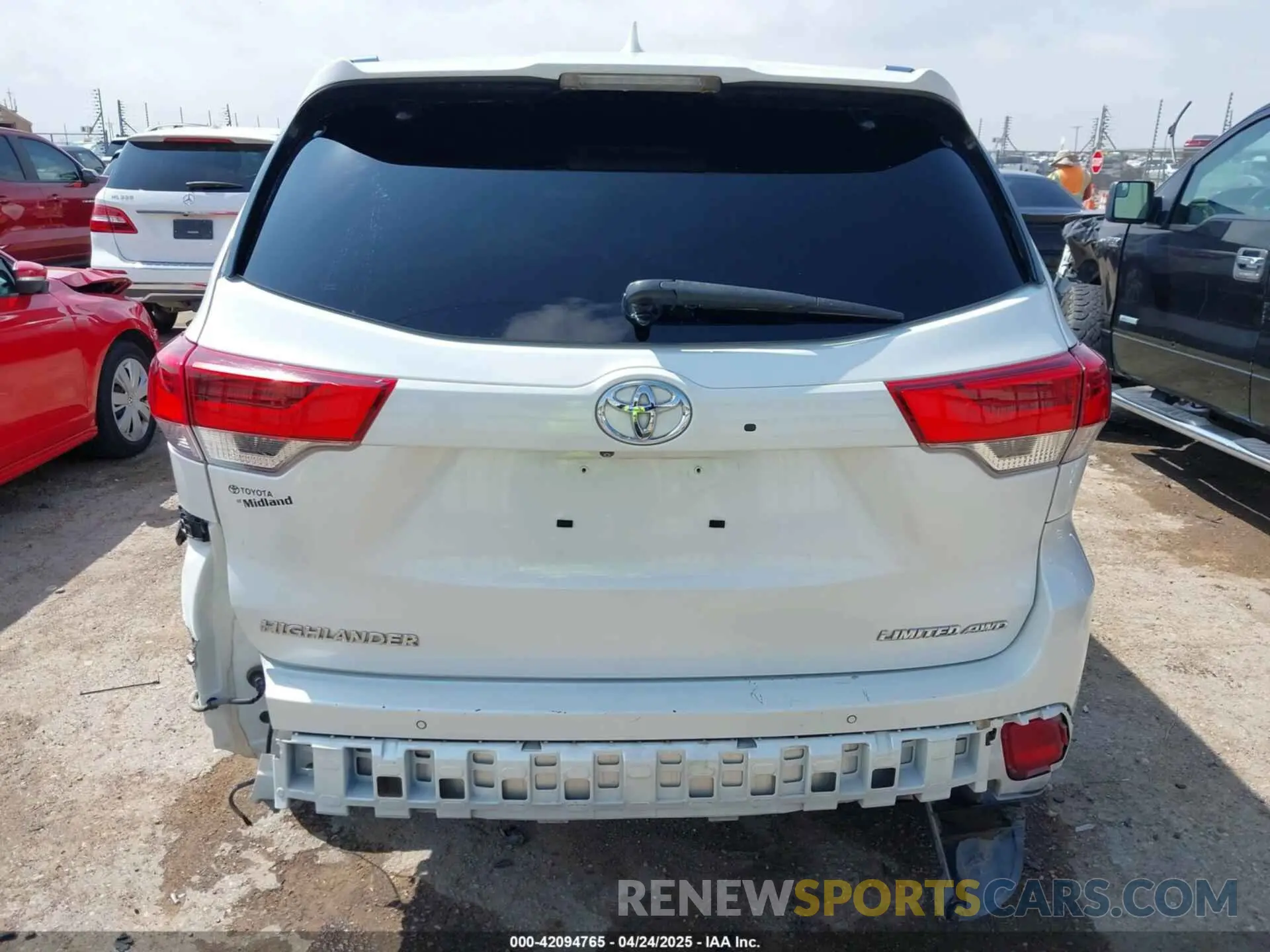 17 fotografías del automóvil dañado 5TDDZRFH5KS958544 TOYOTA HIGHLANDER 2019
