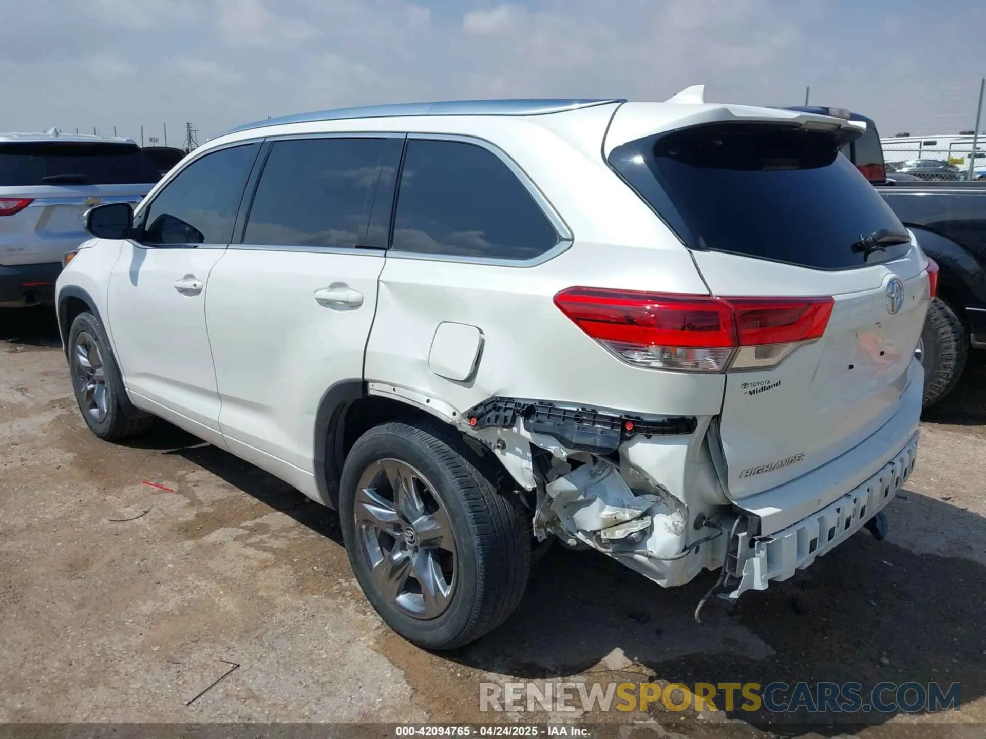 3 fotografías del automóvil dañado 5TDDZRFH5KS958544 TOYOTA HIGHLANDER 2019