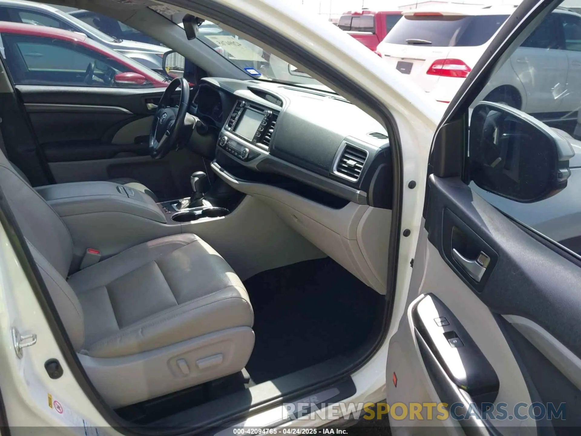 5 fotografías del automóvil dañado 5TDDZRFH5KS958544 TOYOTA HIGHLANDER 2019