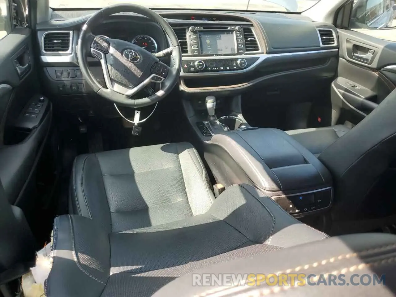 8 fotografías del automóvil dañado 5TDDZRFH6KS712523 TOYOTA HIGHLANDER 2019