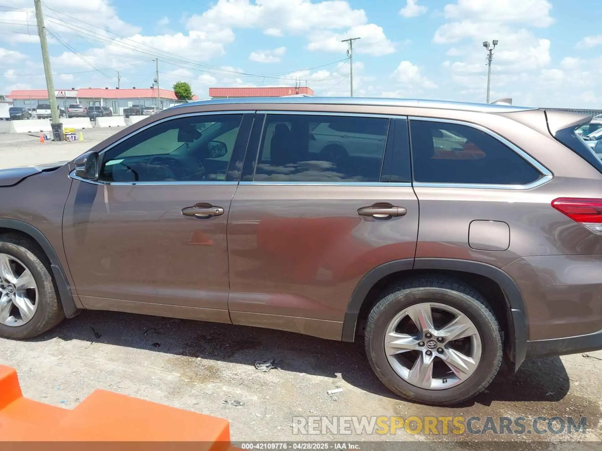 14 fotografías del automóvil dañado 5TDDZRFH7KS956195 TOYOTA HIGHLANDER 2019