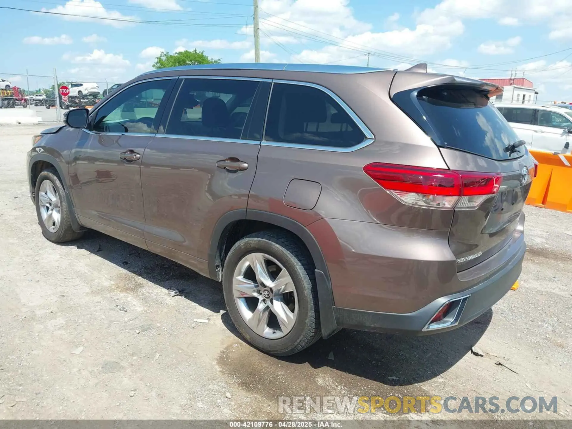 3 fotografías del automóvil dañado 5TDDZRFH7KS956195 TOYOTA HIGHLANDER 2019