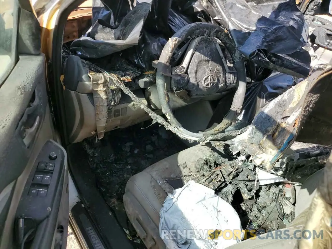 8 fotografías del automóvil dañado 5TDDZRFH7KS991805 TOYOTA HIGHLANDER 2019