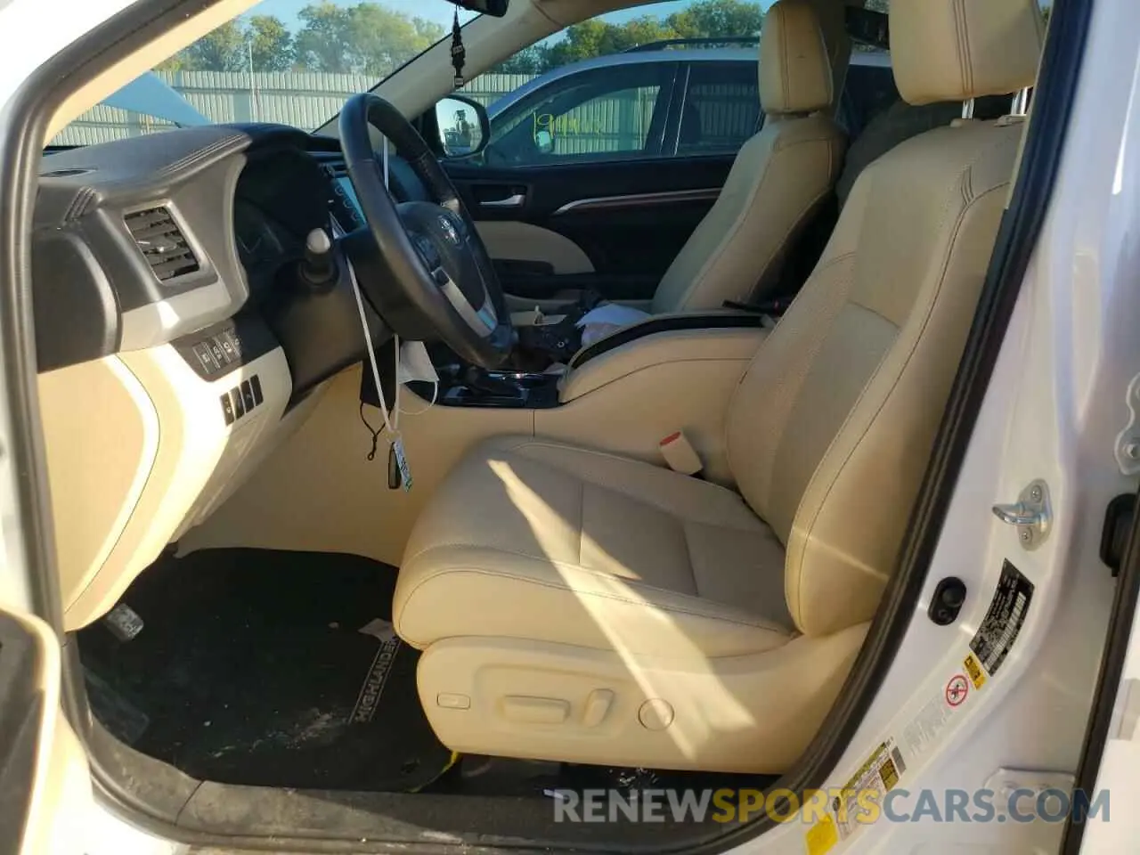 7 fotografías del automóvil dañado 5TDDZRFH8KS723782 TOYOTA HIGHLANDER 2019