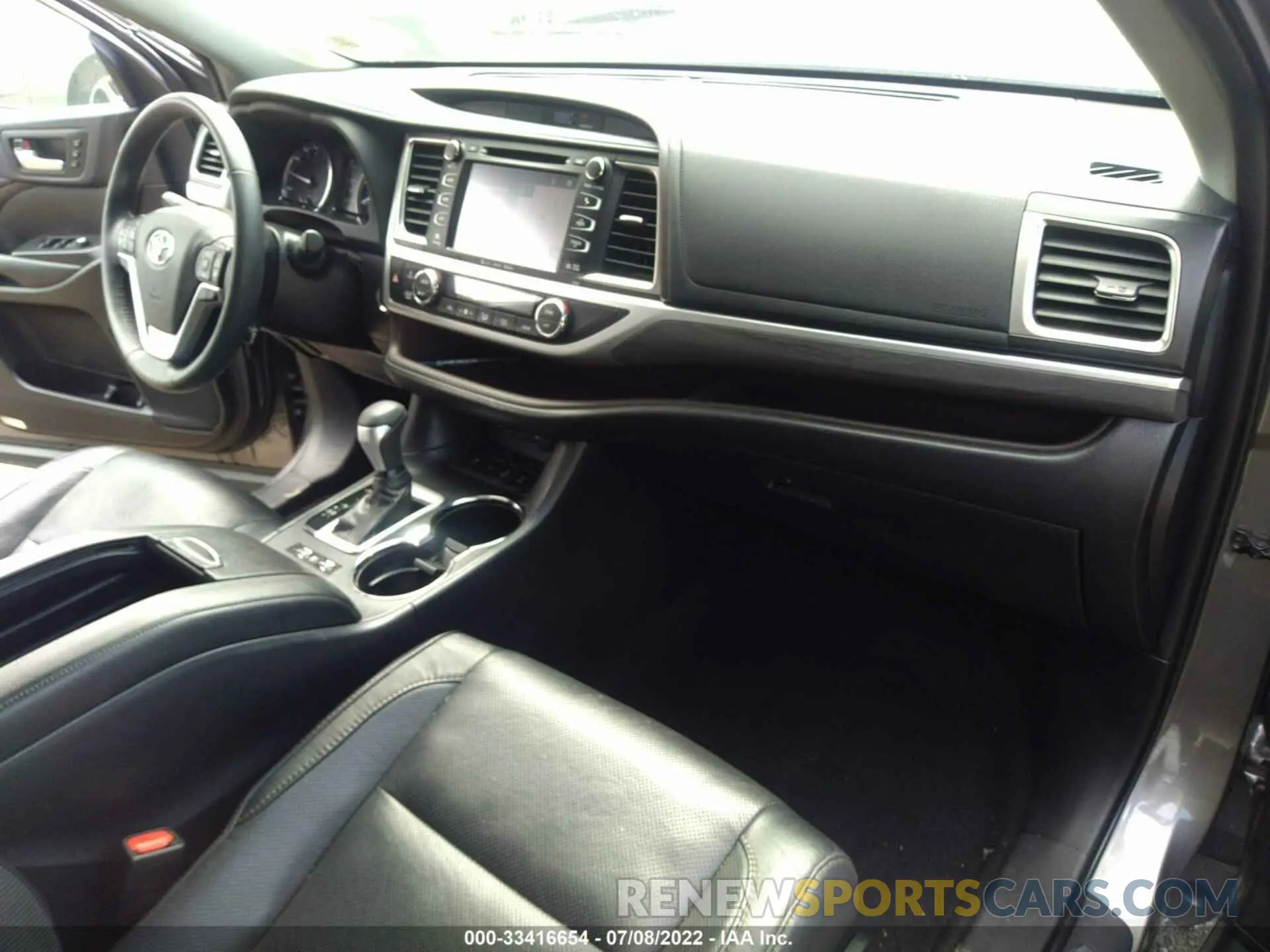 5 fotografías del automóvil dañado 5TDDZRFH8KS730182 TOYOTA HIGHLANDER 2019
