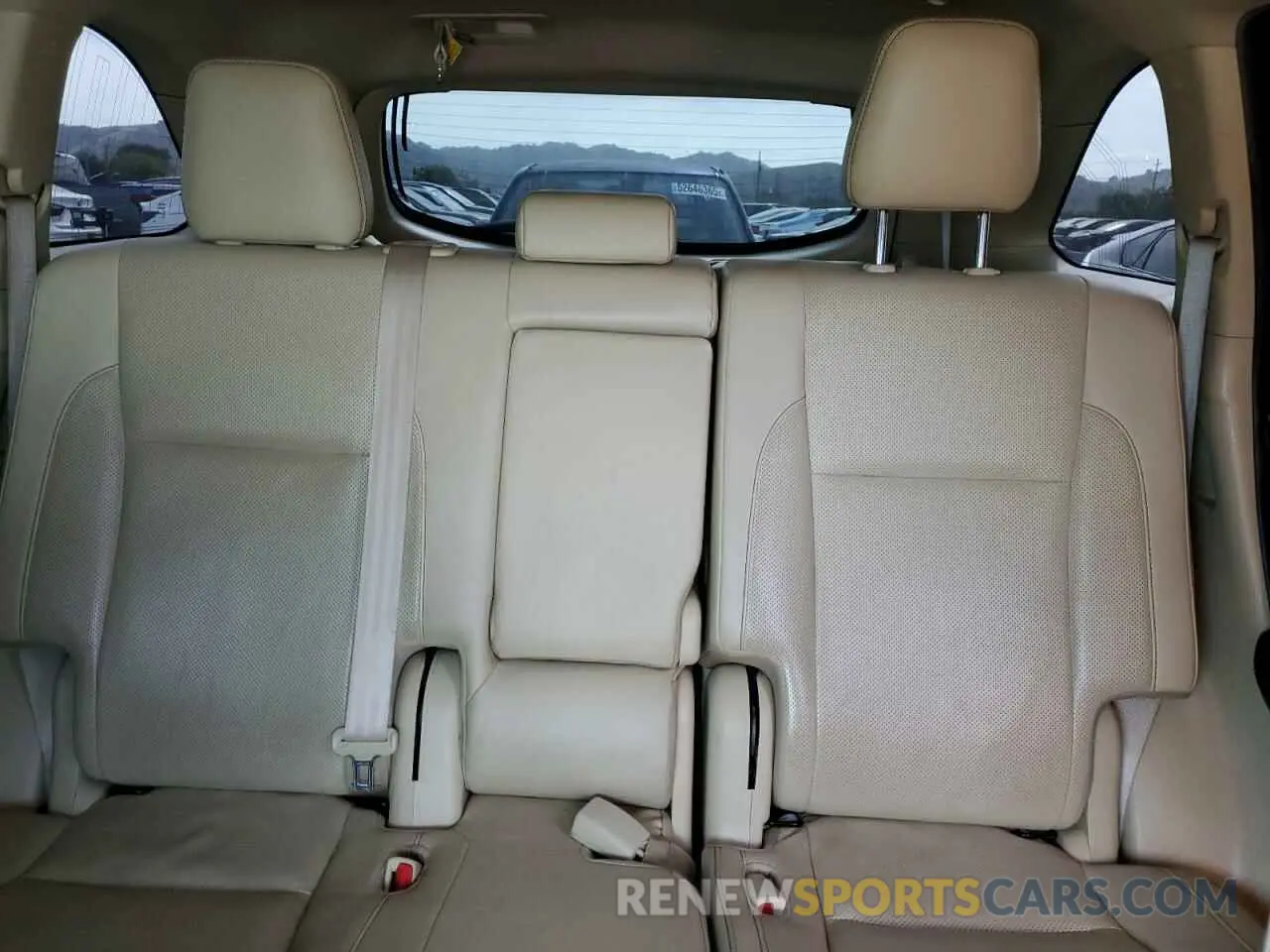 10 fotografías del automóvil dañado 5TDDZRFH8KS932410 TOYOTA HIGHLANDER 2019