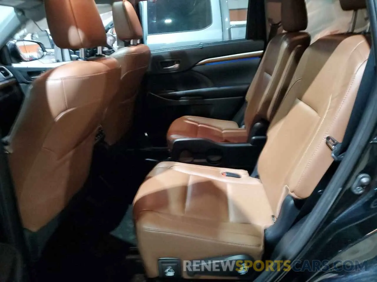 11 fotografías del automóvil dañado 5TDDZRFH8KS991862 TOYOTA HIGHLANDER 2019