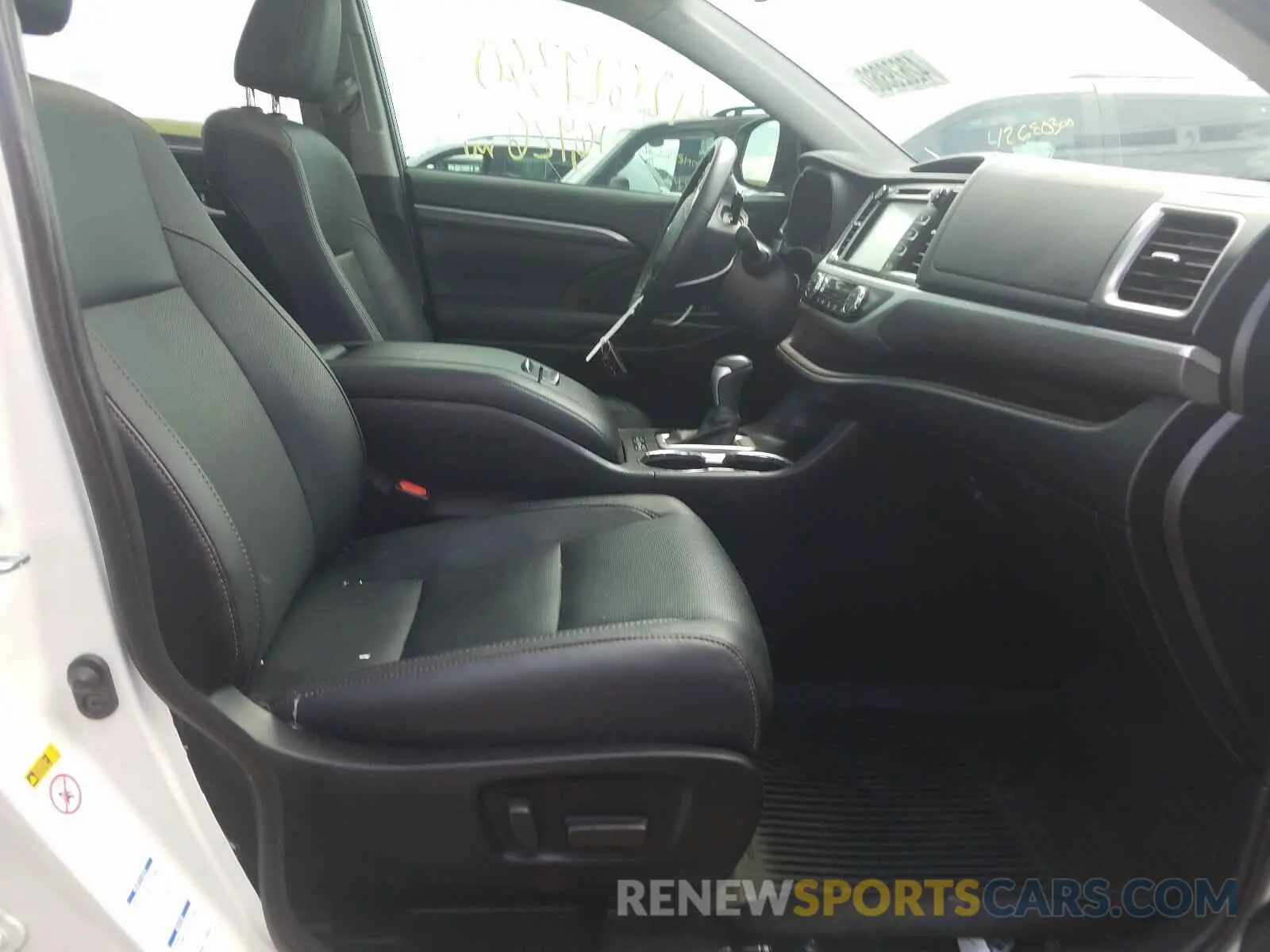 5 fotografías del automóvil dañado 5TDDZRFH9KS705517 TOYOTA HIGHLANDER 2019