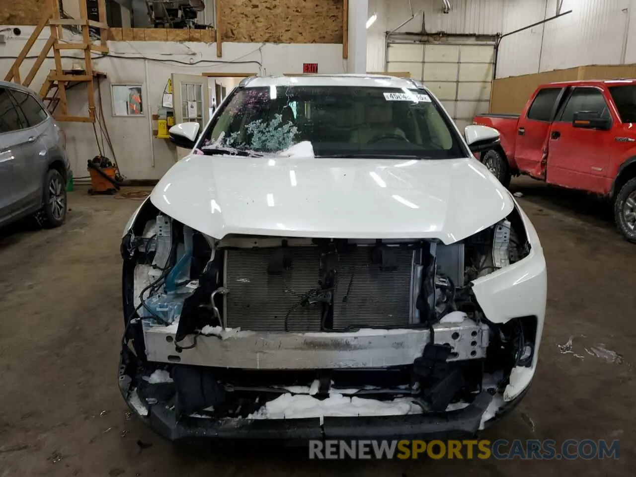 5 fotografías del automóvil dañado 5TDDZRFH9KS920959 TOYOTA HIGHLANDER 2019