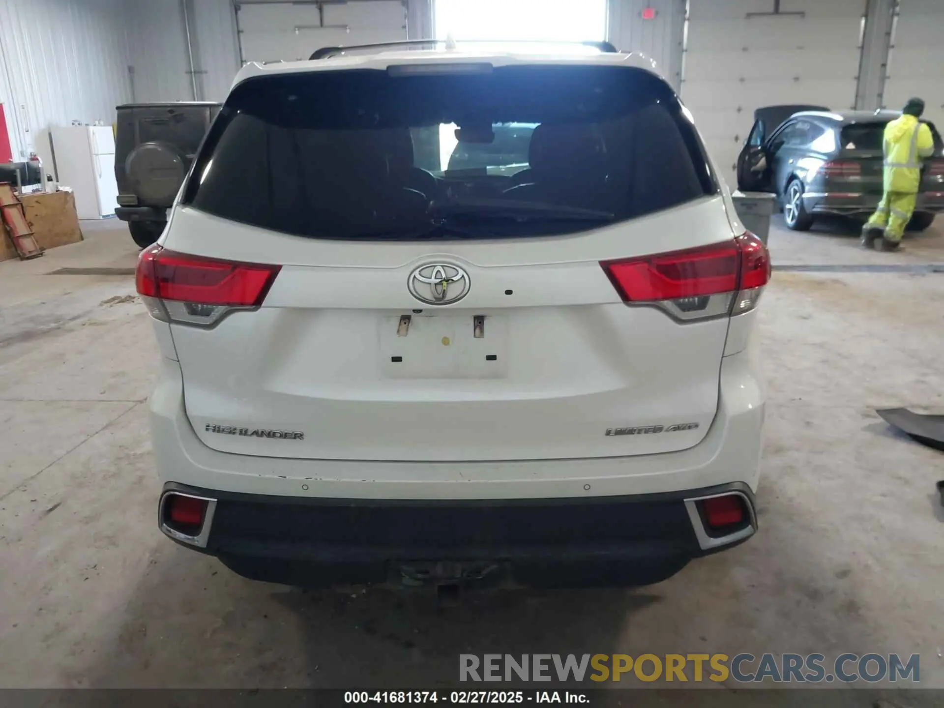 17 fotografías del automóvil dañado 5TDDZRFH9KS932609 TOYOTA HIGHLANDER 2019